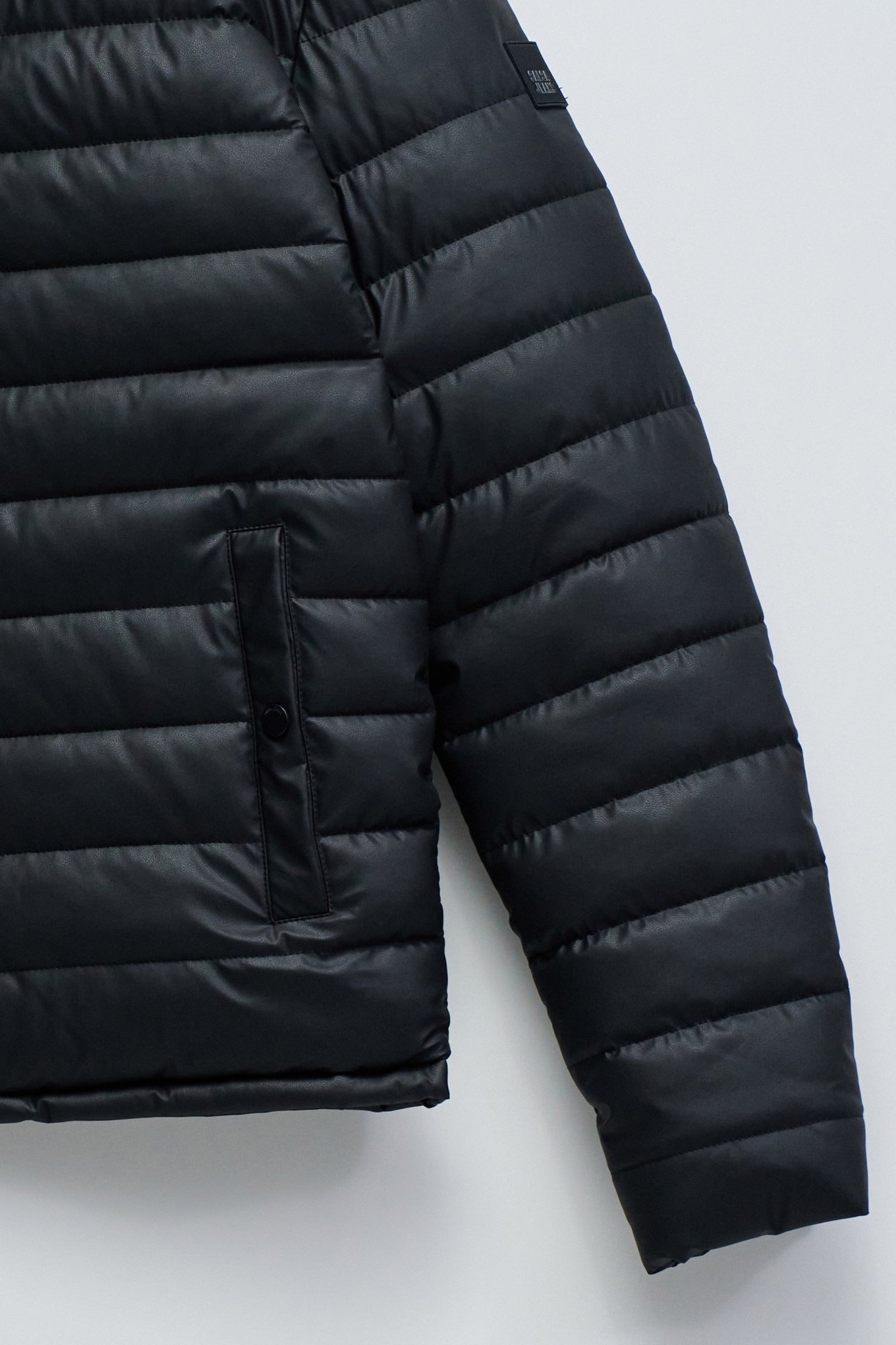 Giacca leggera imbottita in pelle PU in nero