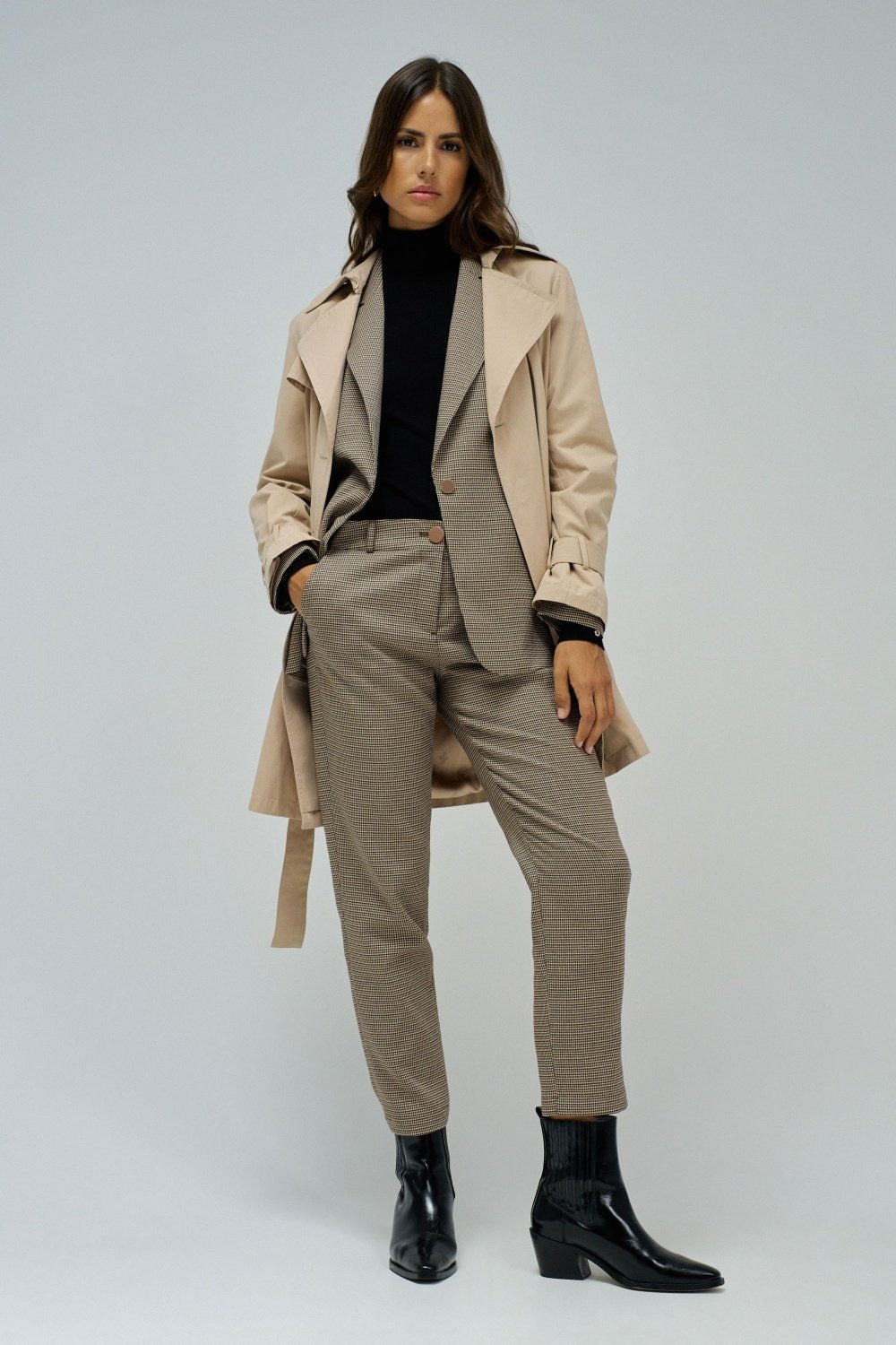 Chino di base a vita alta in marrone medio Pantaloni Salsa Jeans