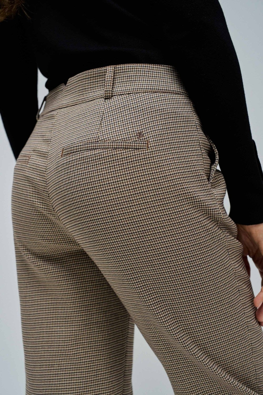 Chino di base a vita alta in marrone medio Pantaloni Salsa Jeans