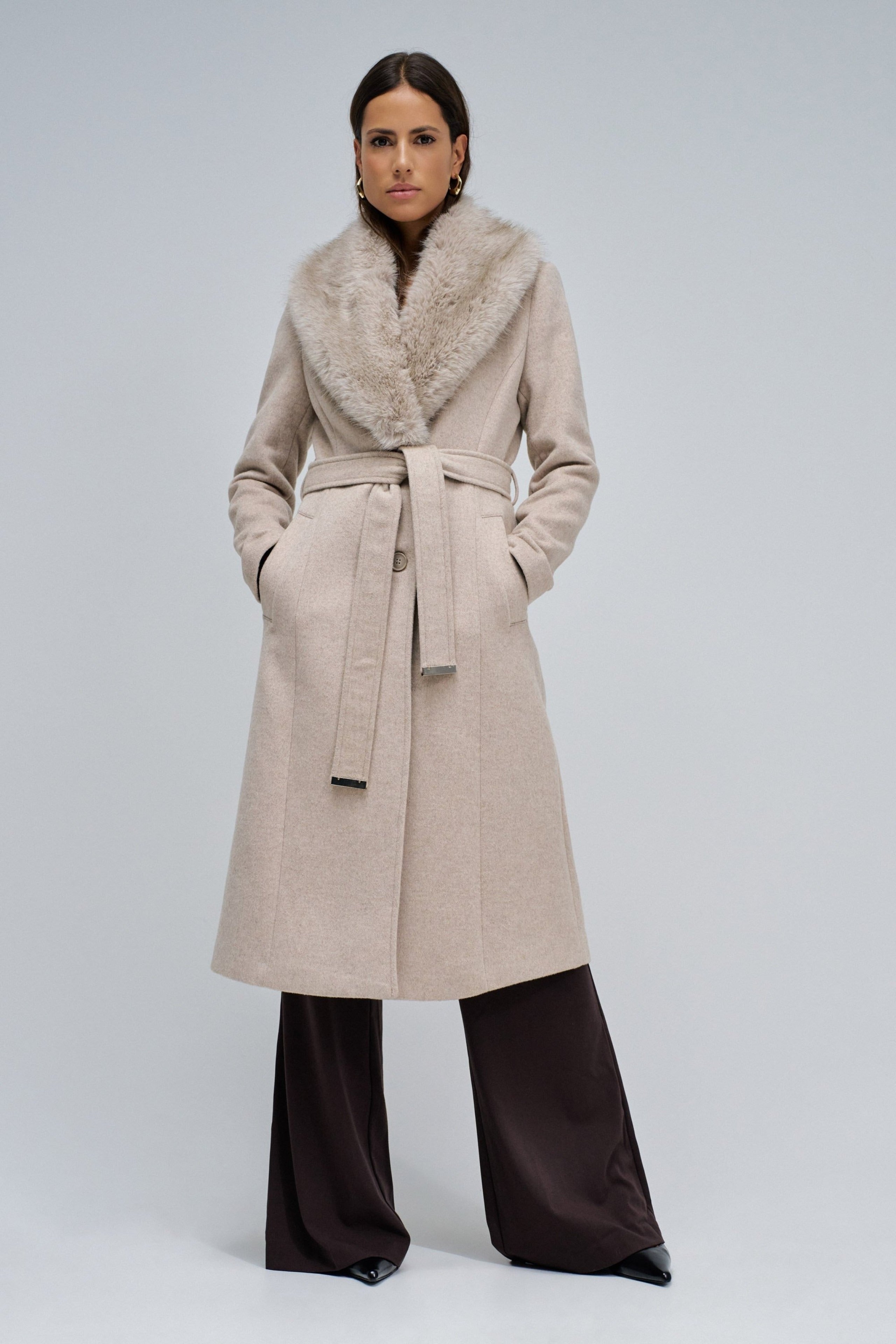 Cappotto lungo in lana con cintura in pelliccia sintetica in beige medio V1 Giacche Salsa Jeans