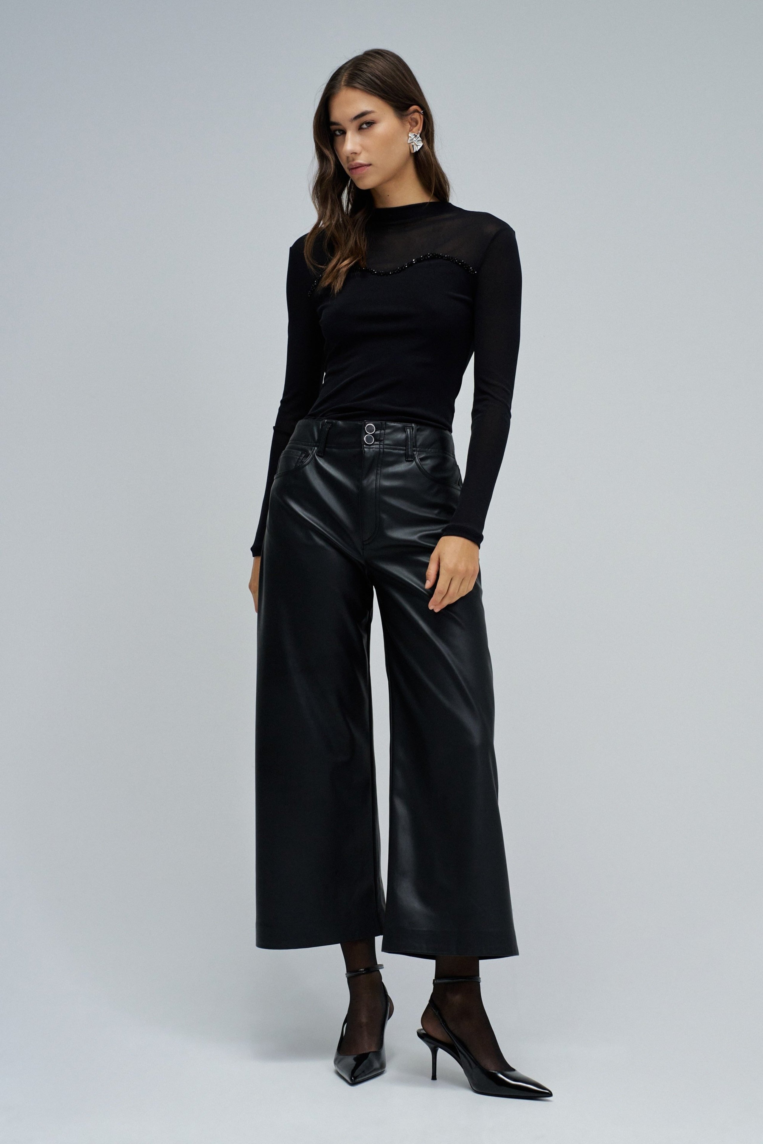 Manica lunga con trasparenza in nero