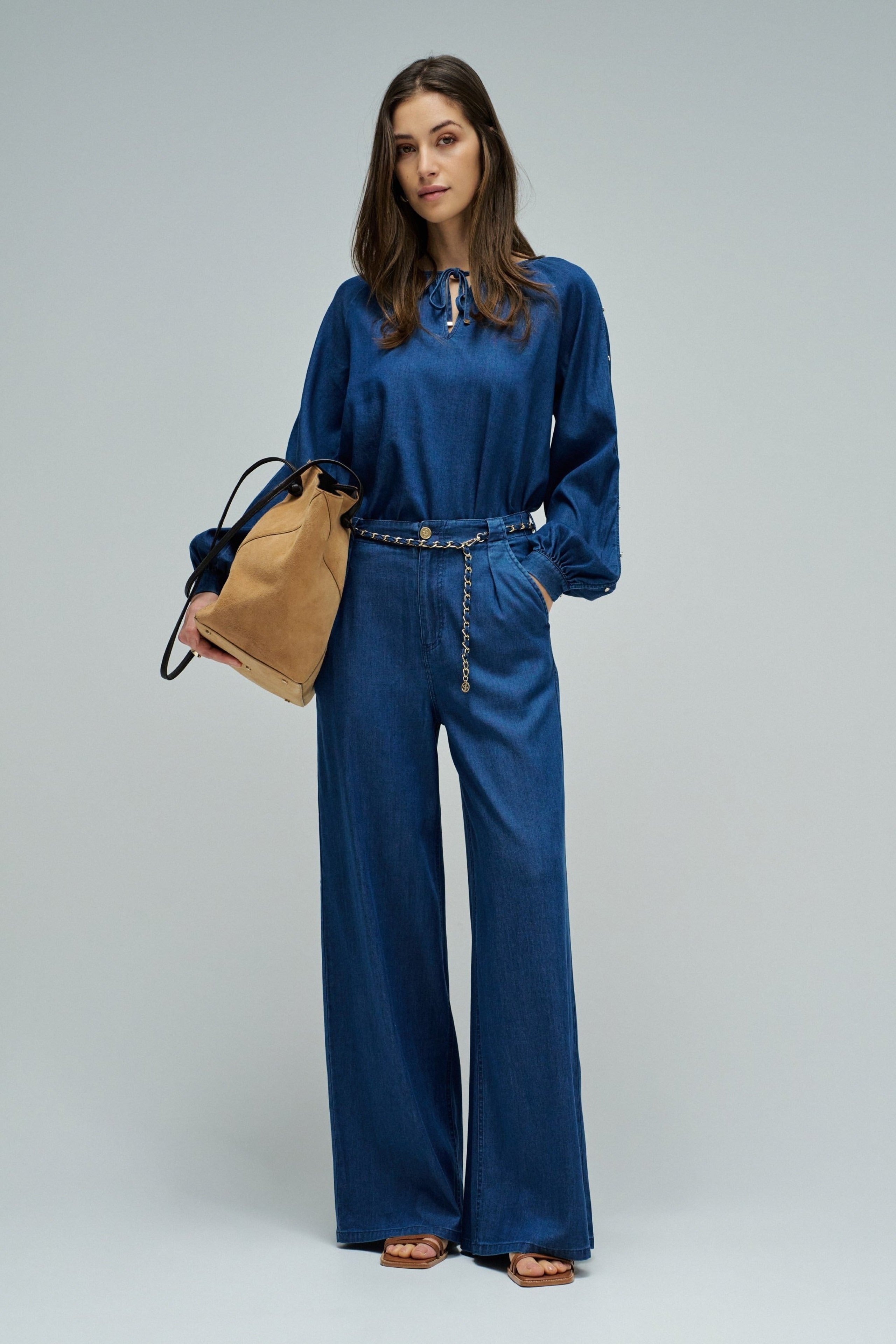 Cintura chino con catena in lavaggio scuro