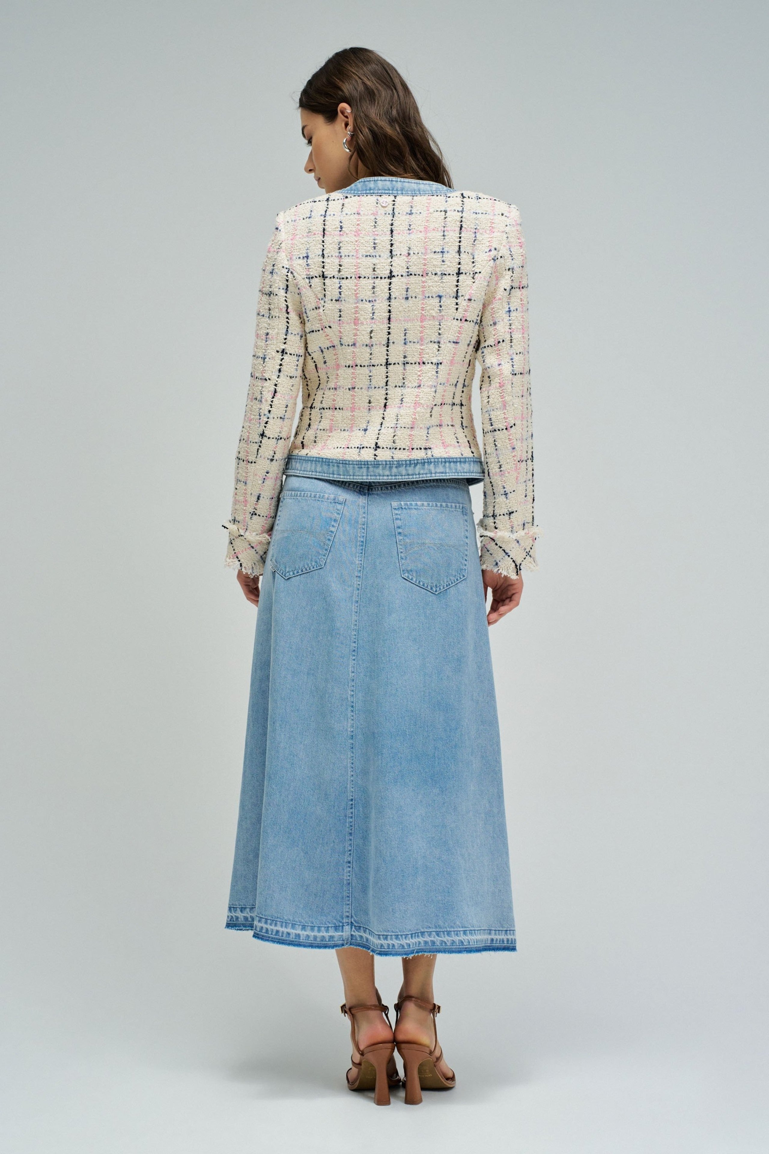 Giacca in tweed stile Chanel in beige chiaro V2