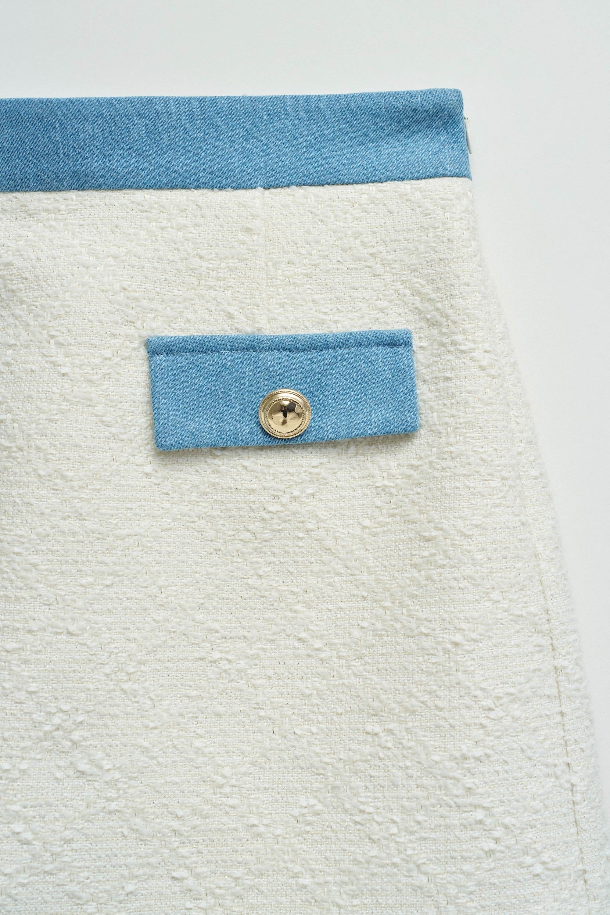 Gonna-pantaloncino in tweed con cintura in denim color beige chiaro