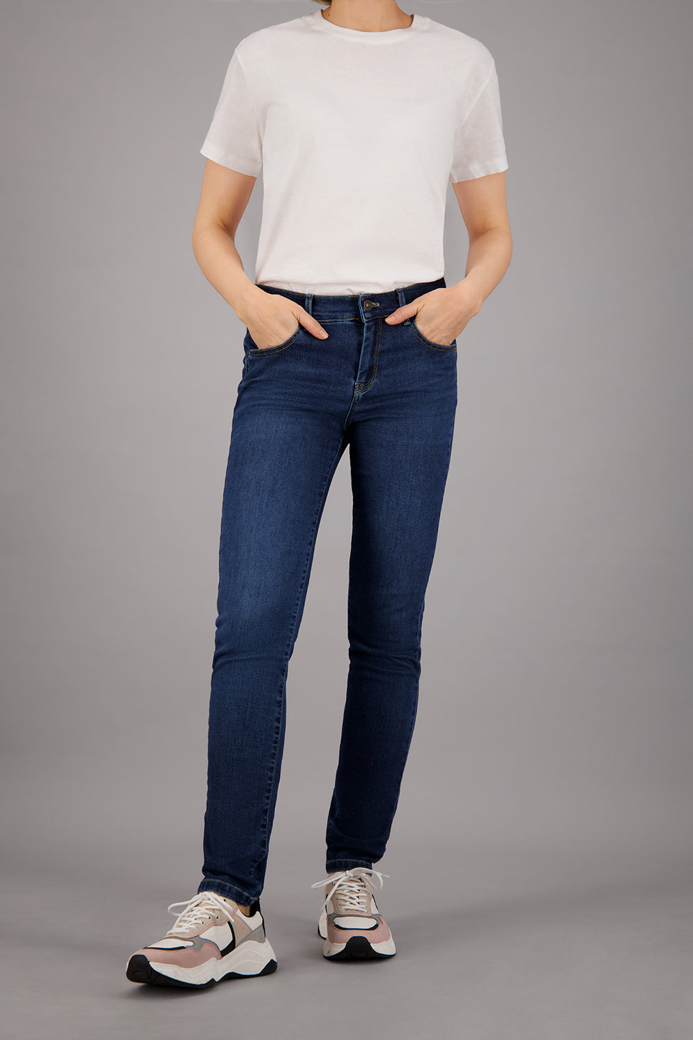 Jeans ZURI122 con risciacquo scuro Jeans Gardeur usati