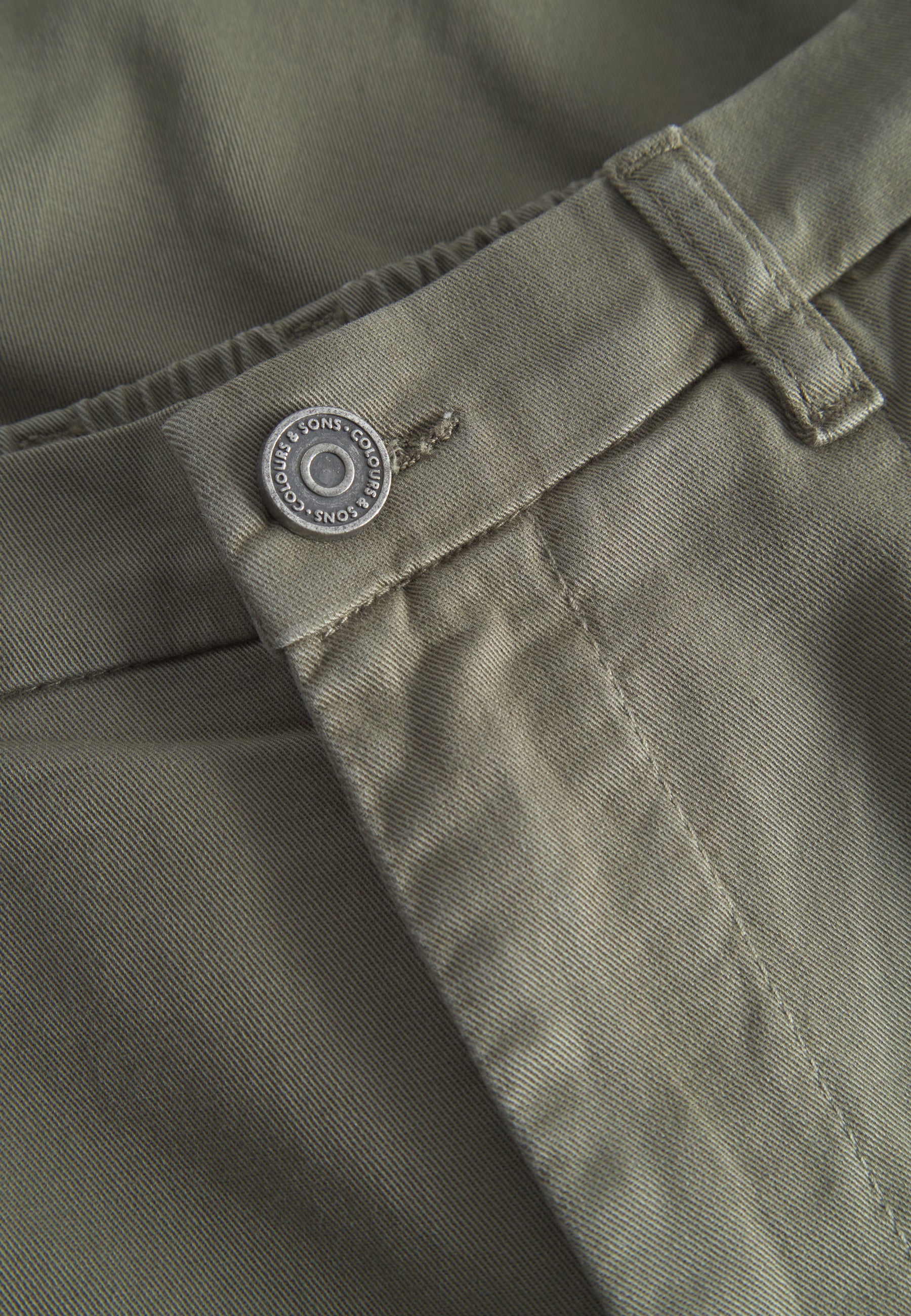 Pantaloni-Cropped Chino in Olive Colours and Sons   