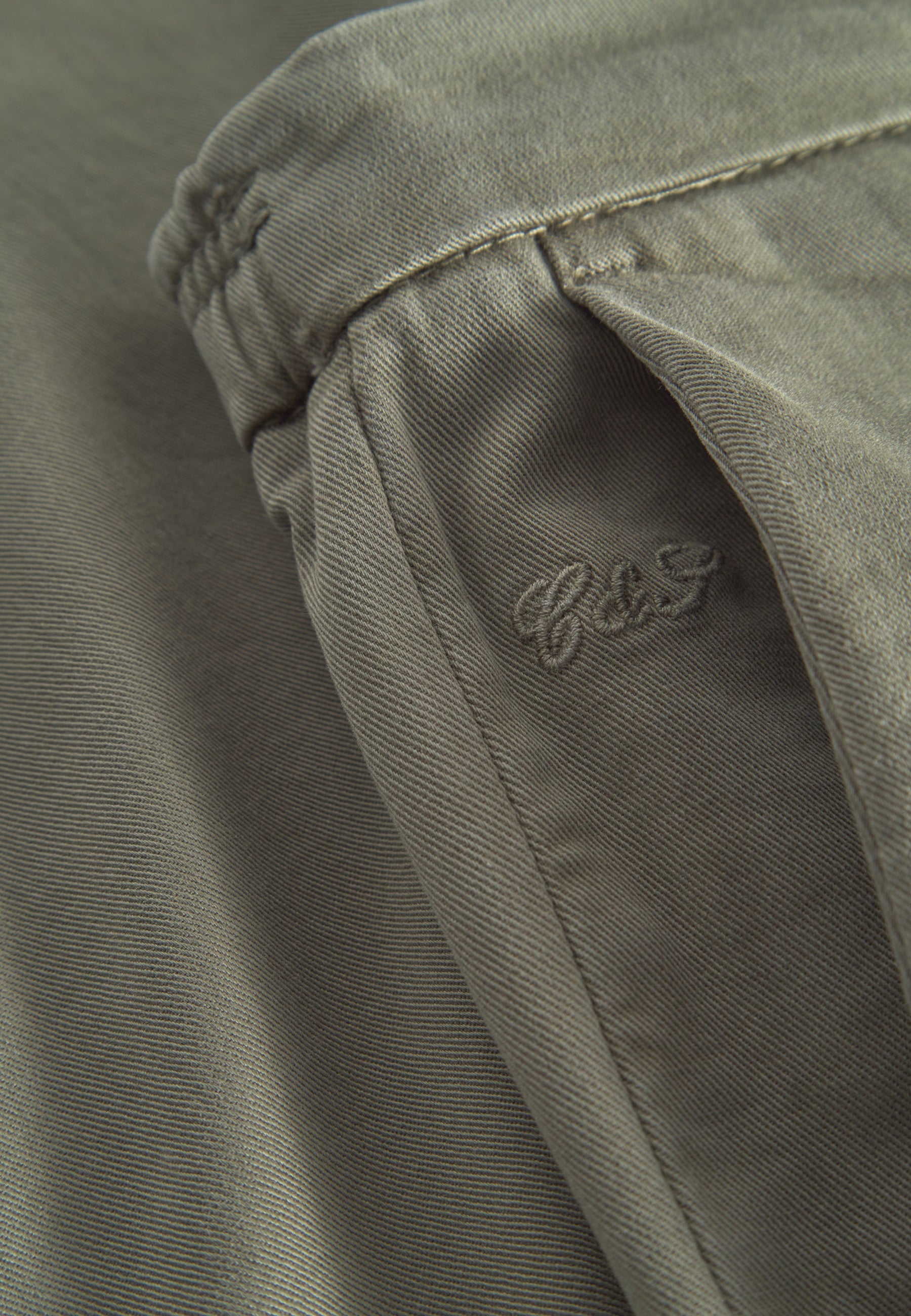 Pantaloni-Cropped Chino in Olive Colours and Sons   