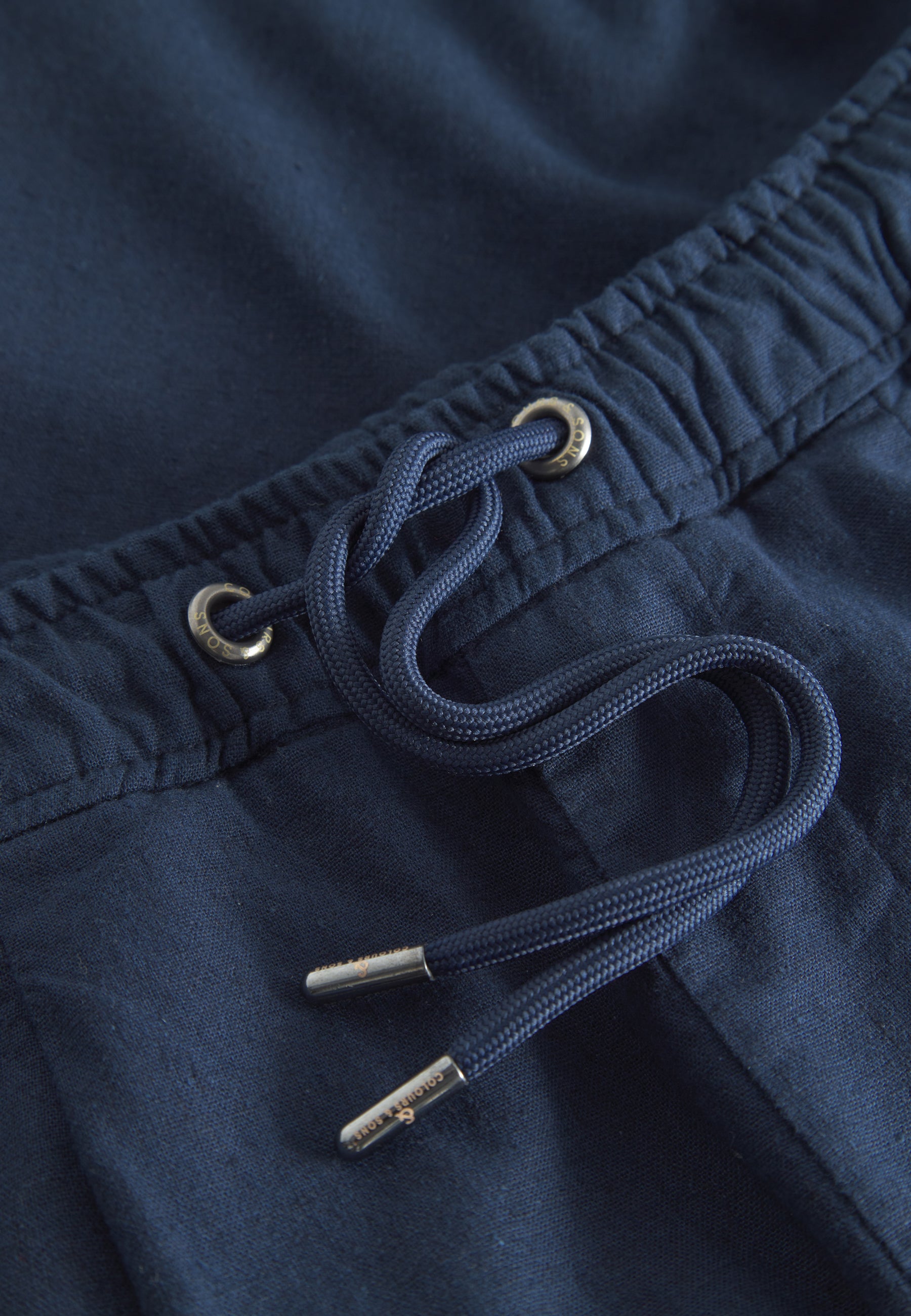 Pantaloni - Lino arrotolato in pantaloni blu Colours and Sons   