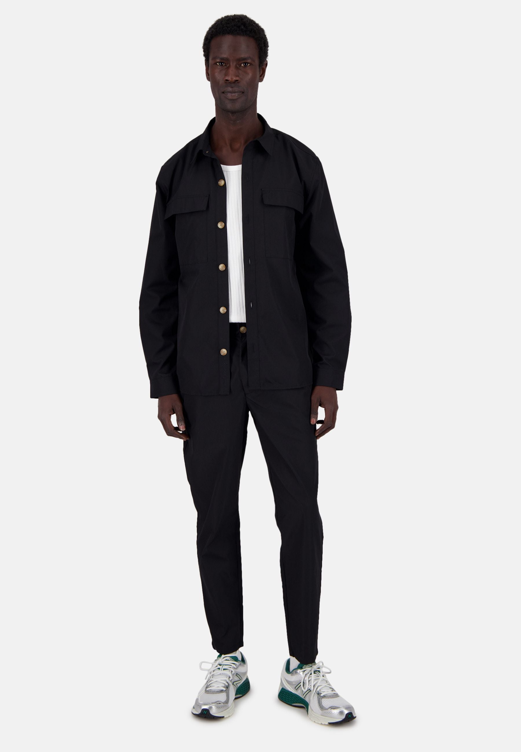 Pantaloni con taglio in nero
