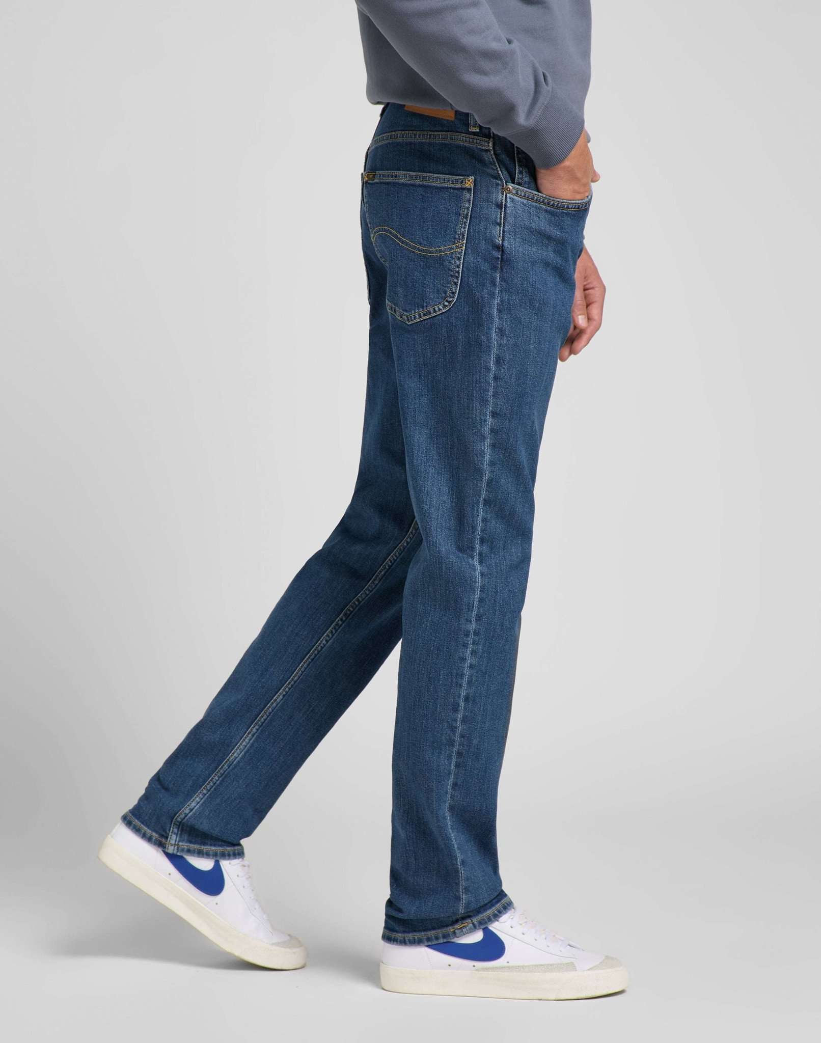 Jeans Brooklyn Straight in Mid Stonewash Lee   