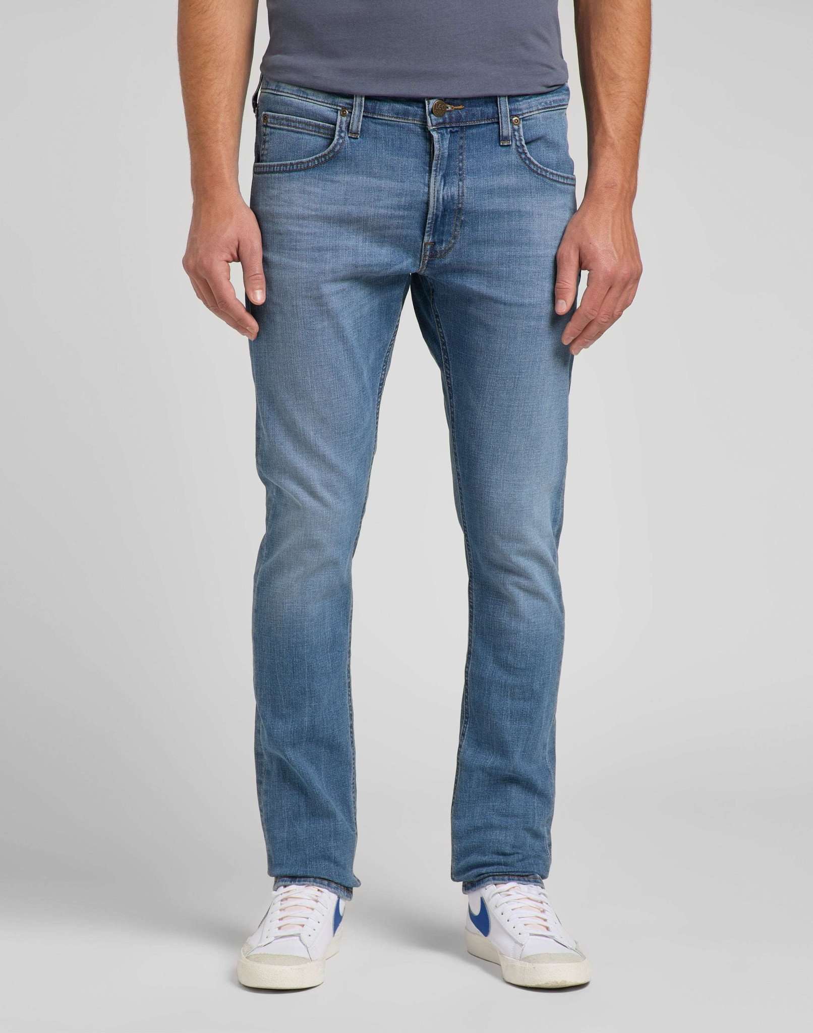 Jeans Luke Medium Stretch in versione indossata Cody Lee   