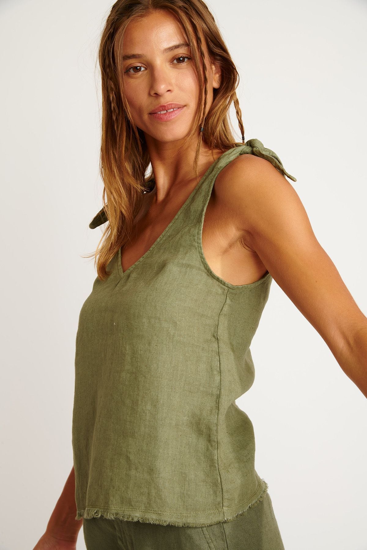LOOMIS-HAWSTON top in cachi T-shirt Banana Moon