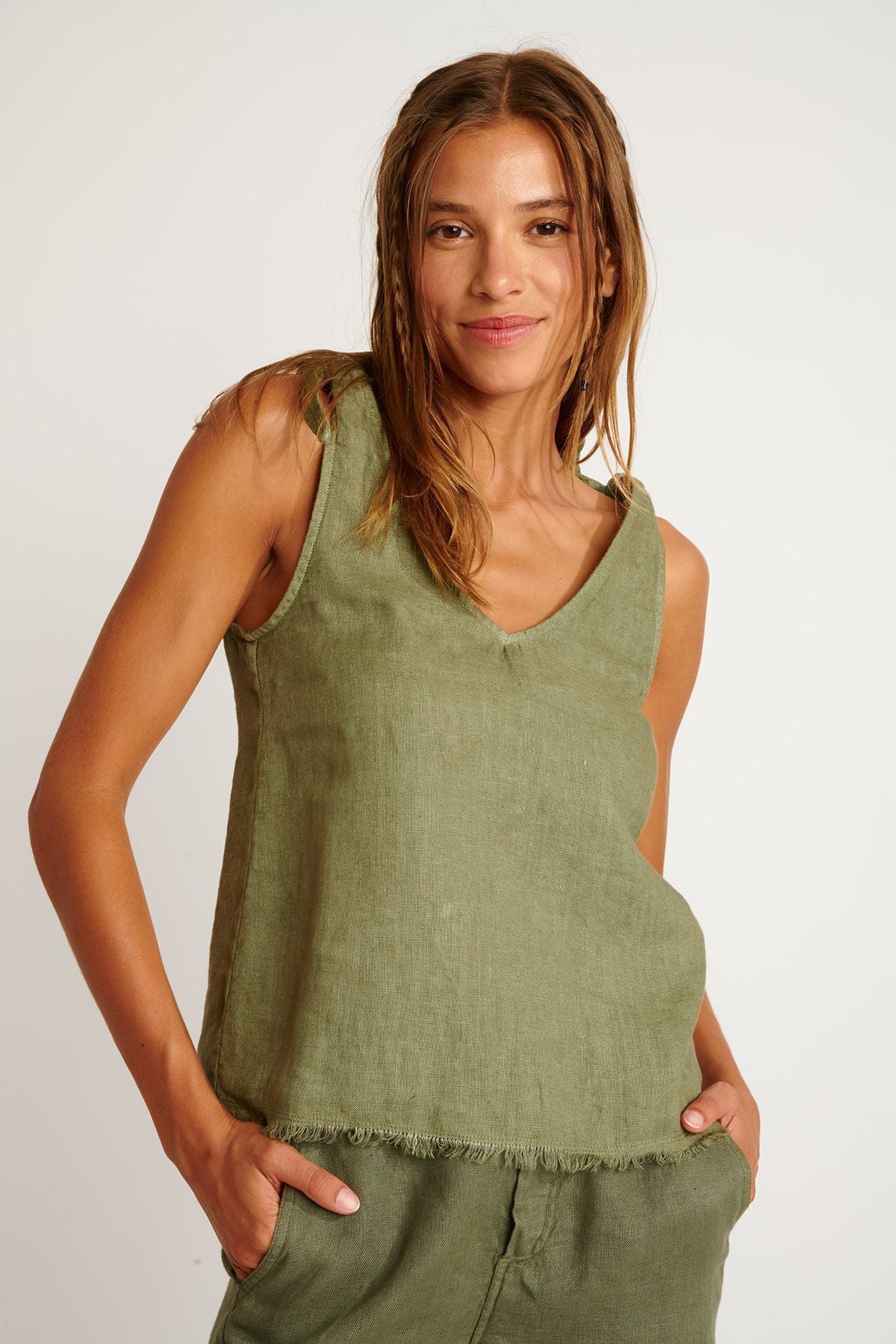 LOOMIS-HAWSTON top in cachi T-shirt Banana Moon