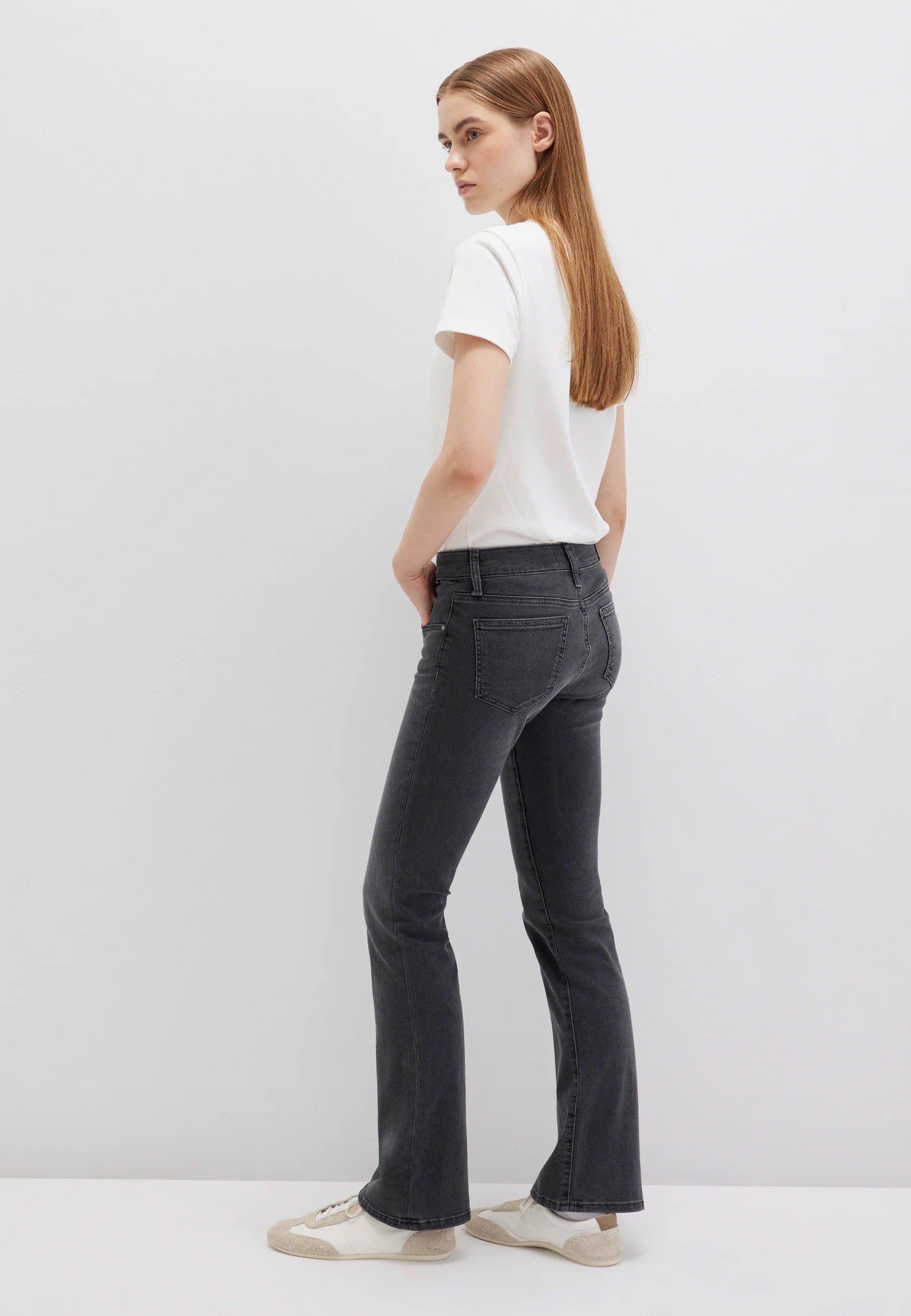 Bella Mid-Rise in Lt Smoke Str Jeans Mavi