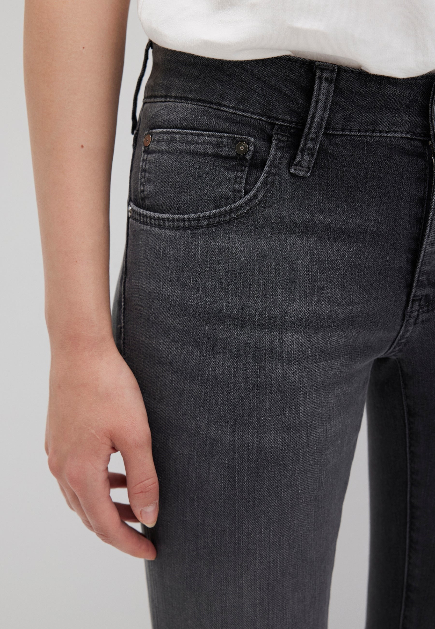 Bella Mid-Rise in Lt Smoke Str Jeans Mavi