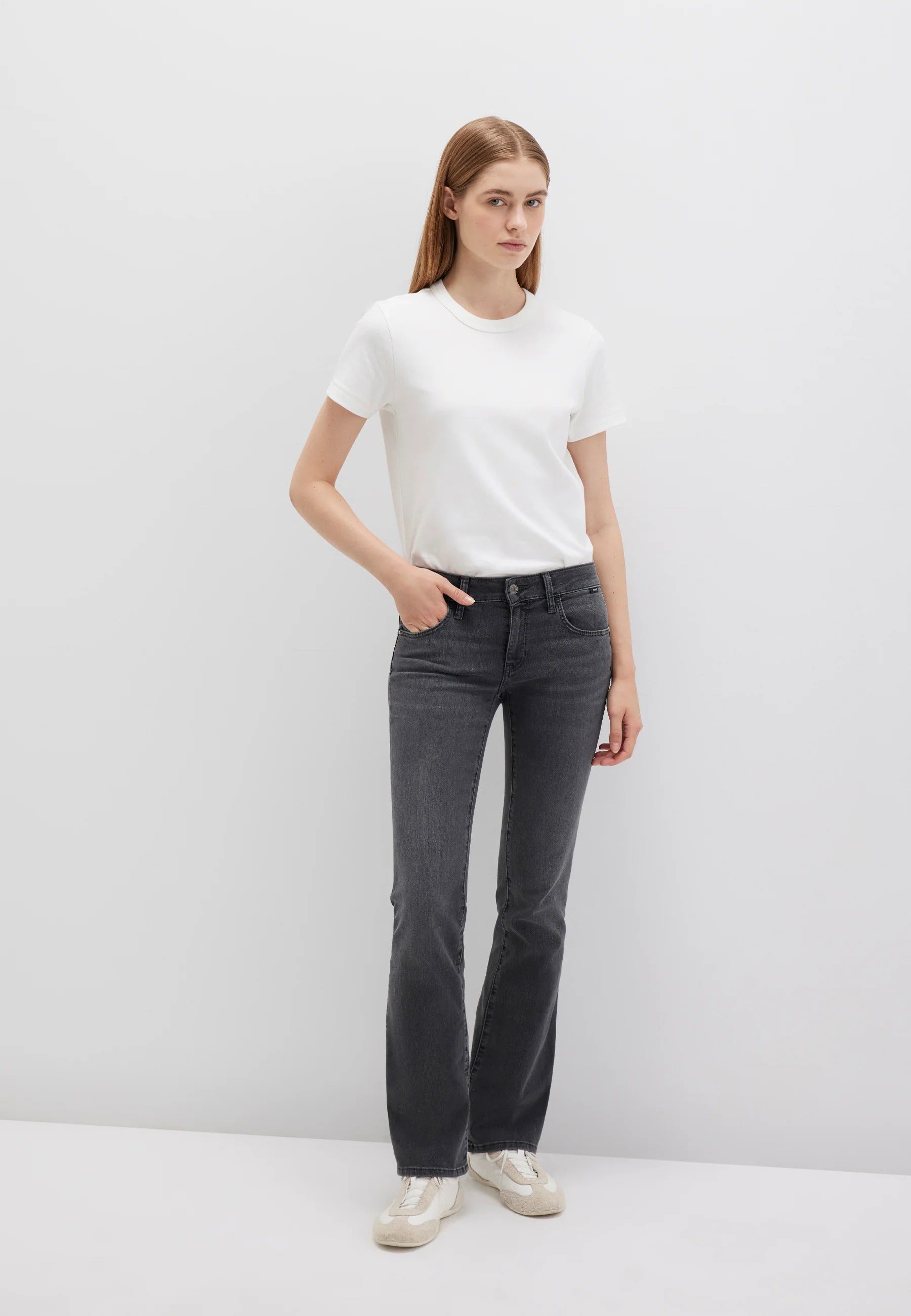 Bella Mid-Rise in Lt Smoke Str Jeans Mavi