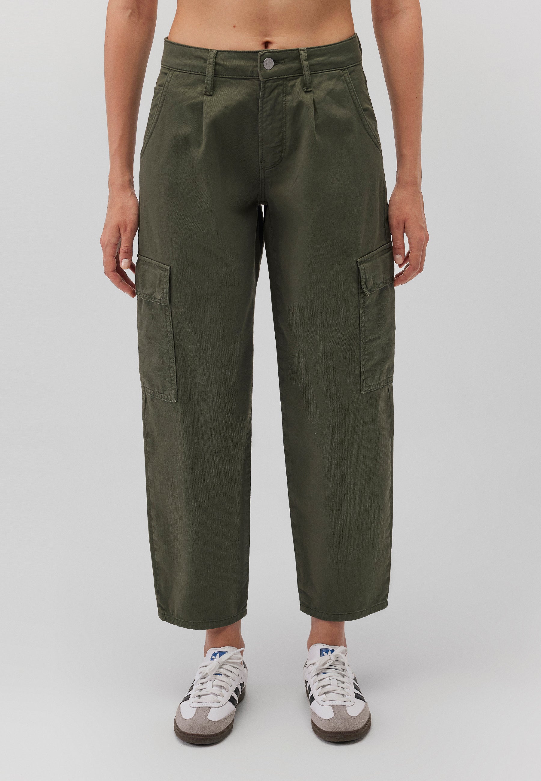 Jacy in pantaloni in twill di scarabeo Mavi   