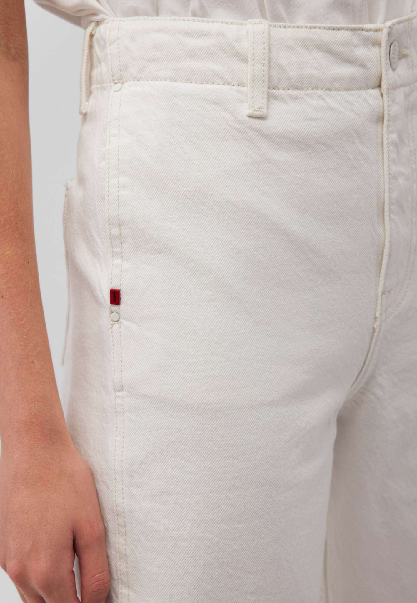 Sakura in jeans off white Mavi