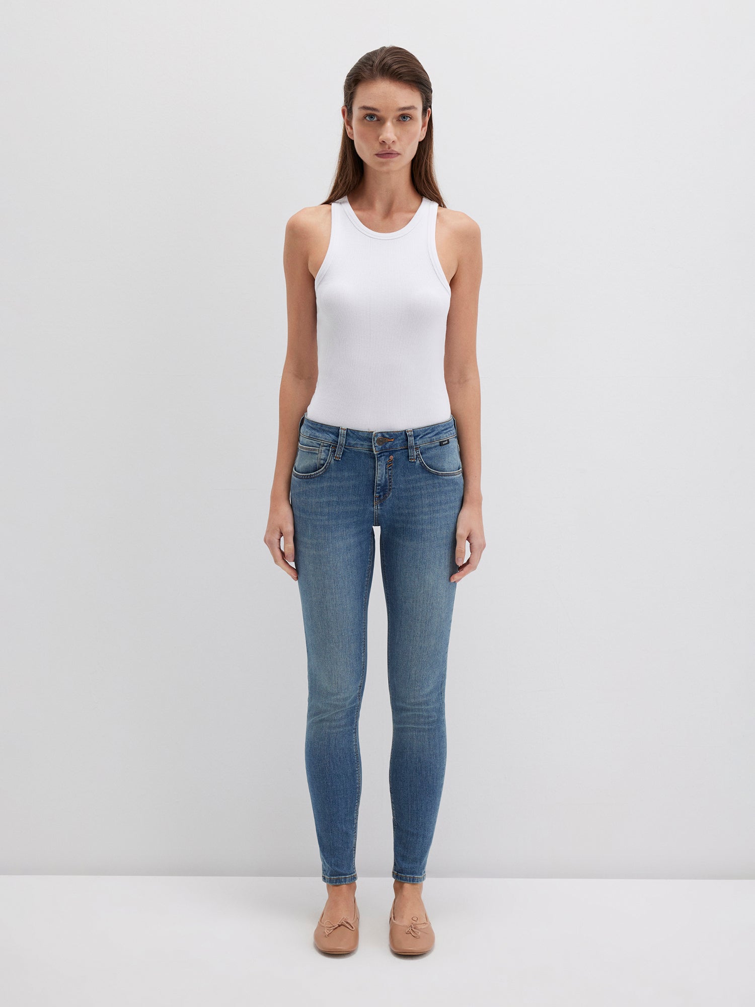 Adriana in jeans Mavi con strass sfumato profondo