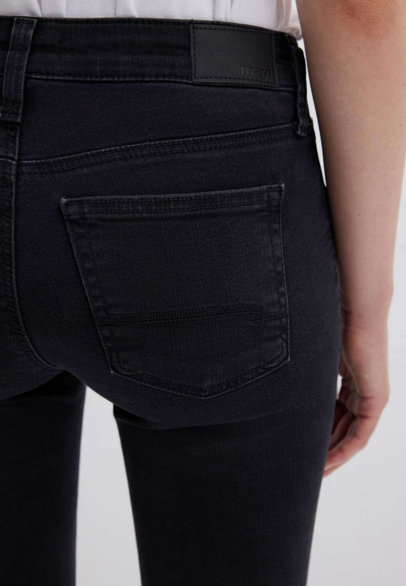 Adriana in jeans stretch spazzolati fumo Mavi