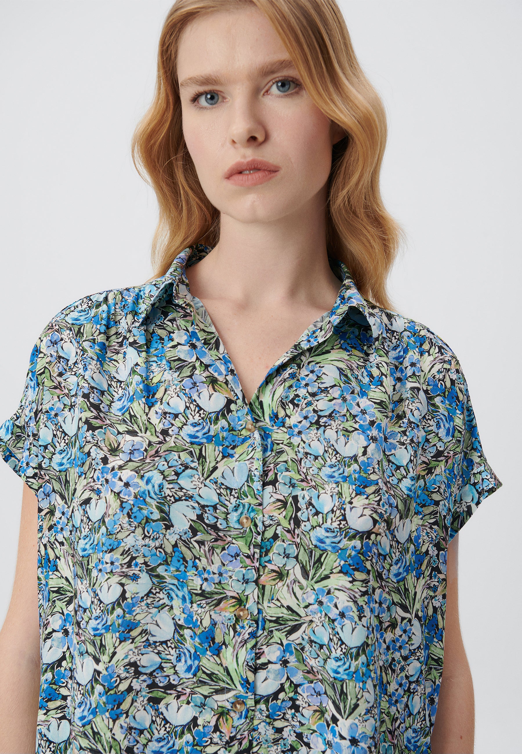 Camicia a maniche corte con stampa giardino blu Camicie Mavi   