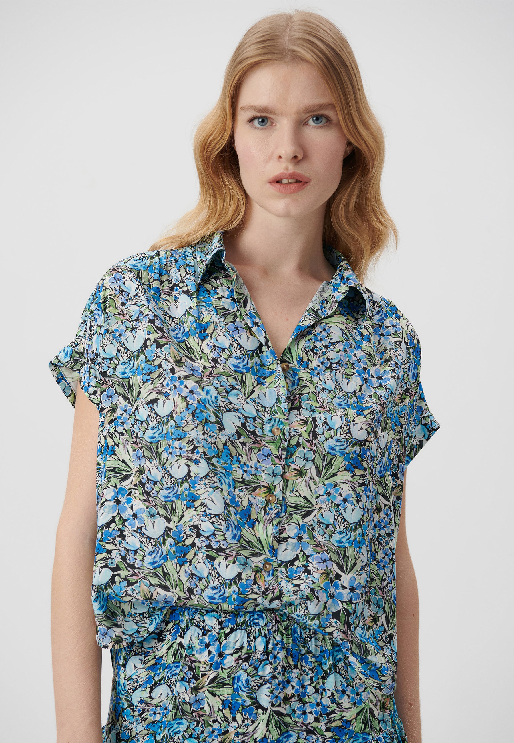 Camicia a maniche corte con stampa giardino blu Camicie Mavi   