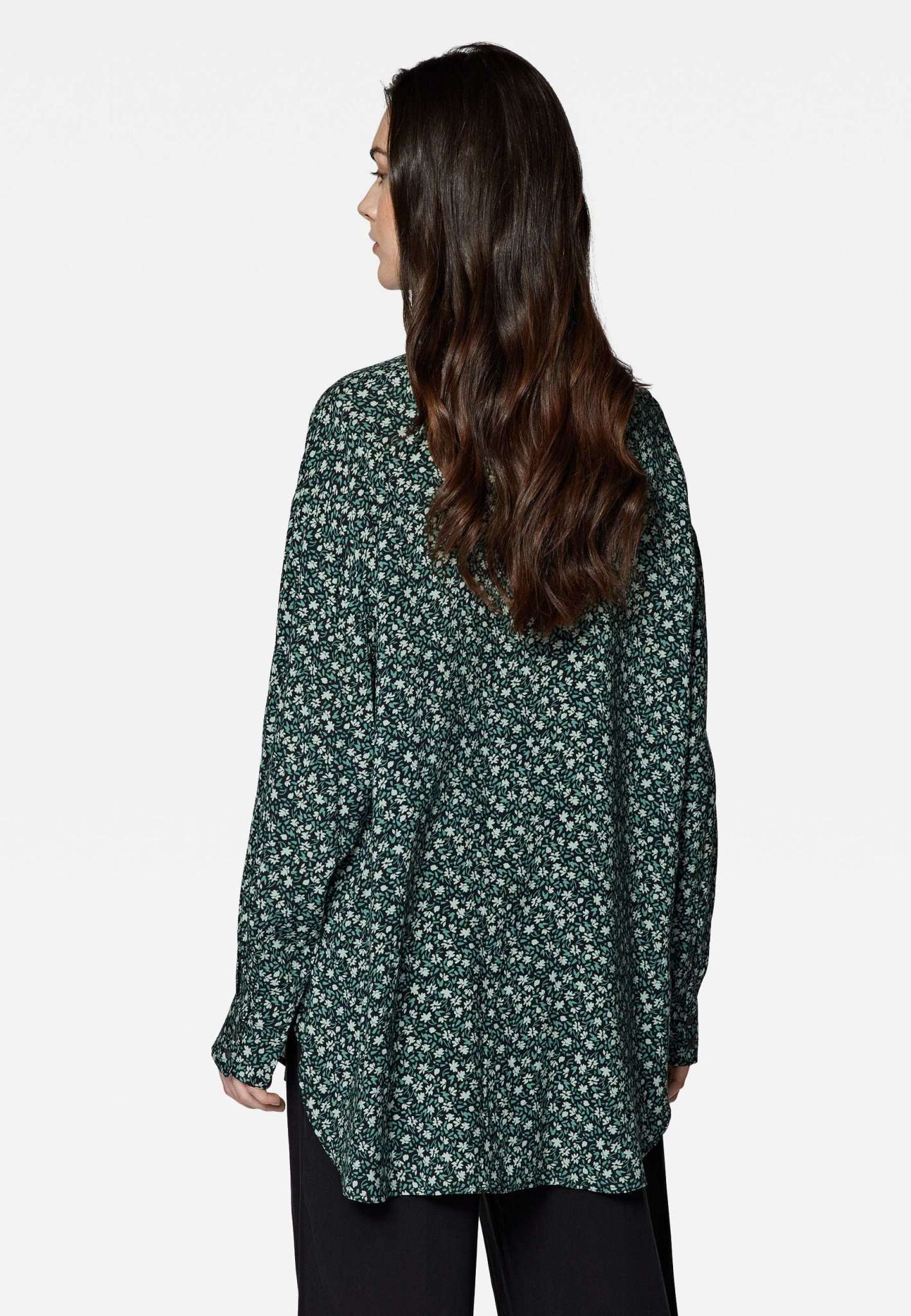 Camicia oversize stampata in nero con stampa a petali Camicie Mavi   