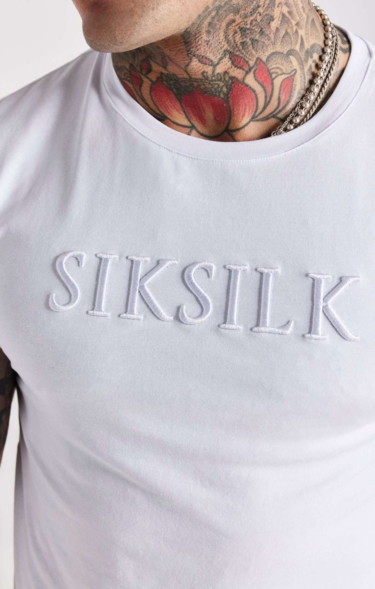 Maglietta muscolare ricamata in bianco T-Shirt SikSilk   