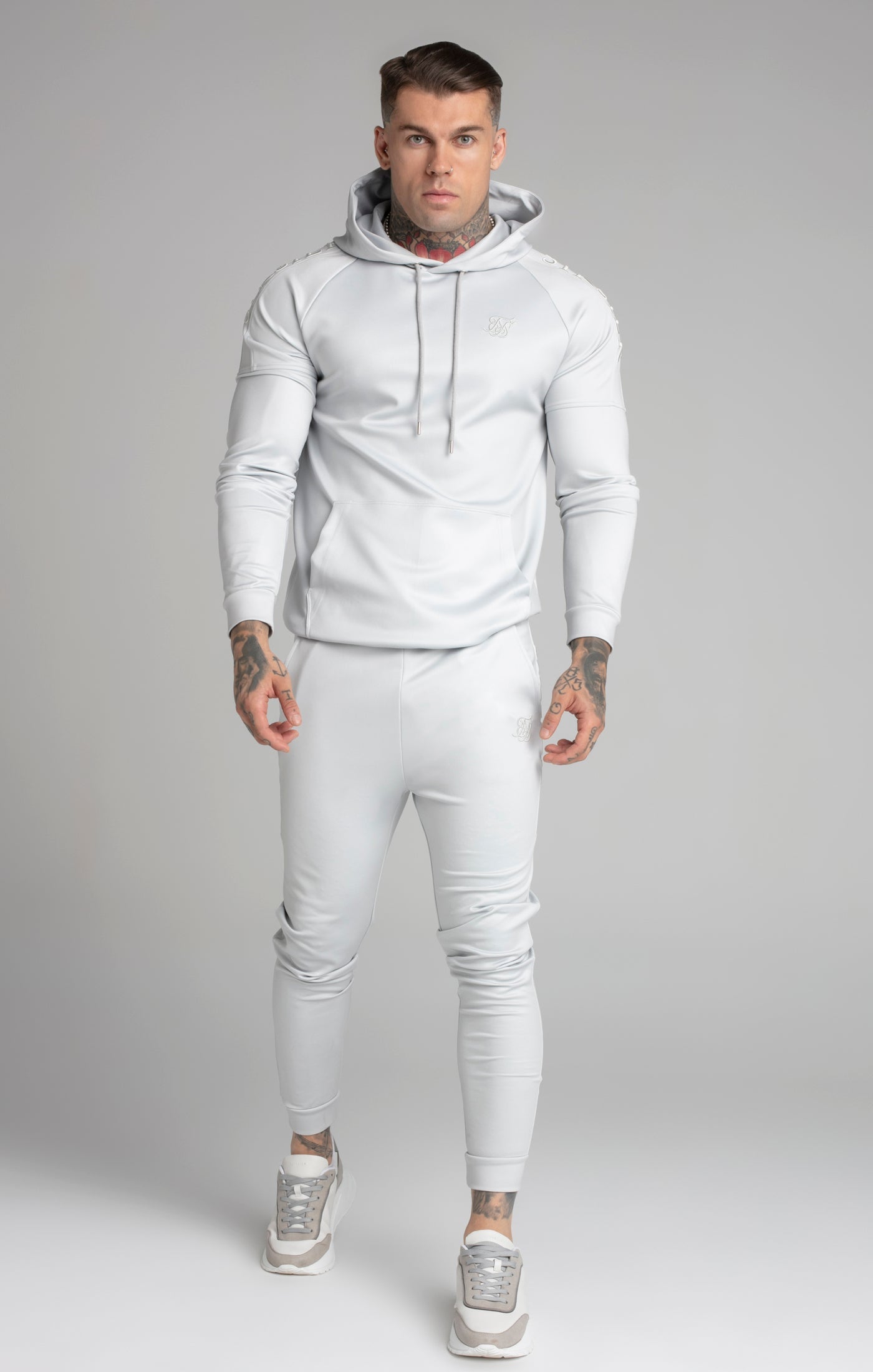 Pantalone con pannello ricamato in grigio Pantaloni SikSilk   