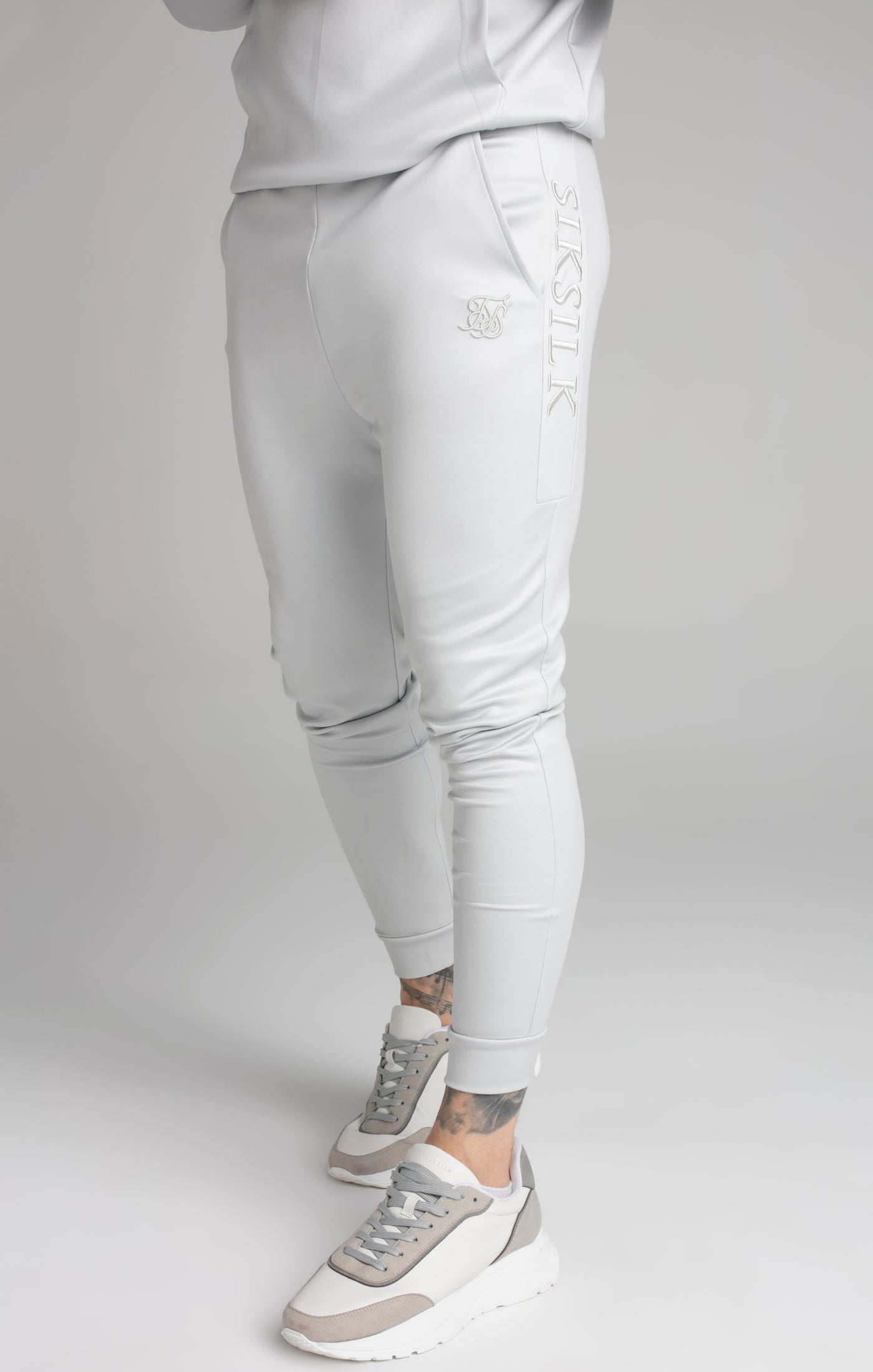 Pantalone con pannello ricamato in grigio Pantaloni SikSilk   