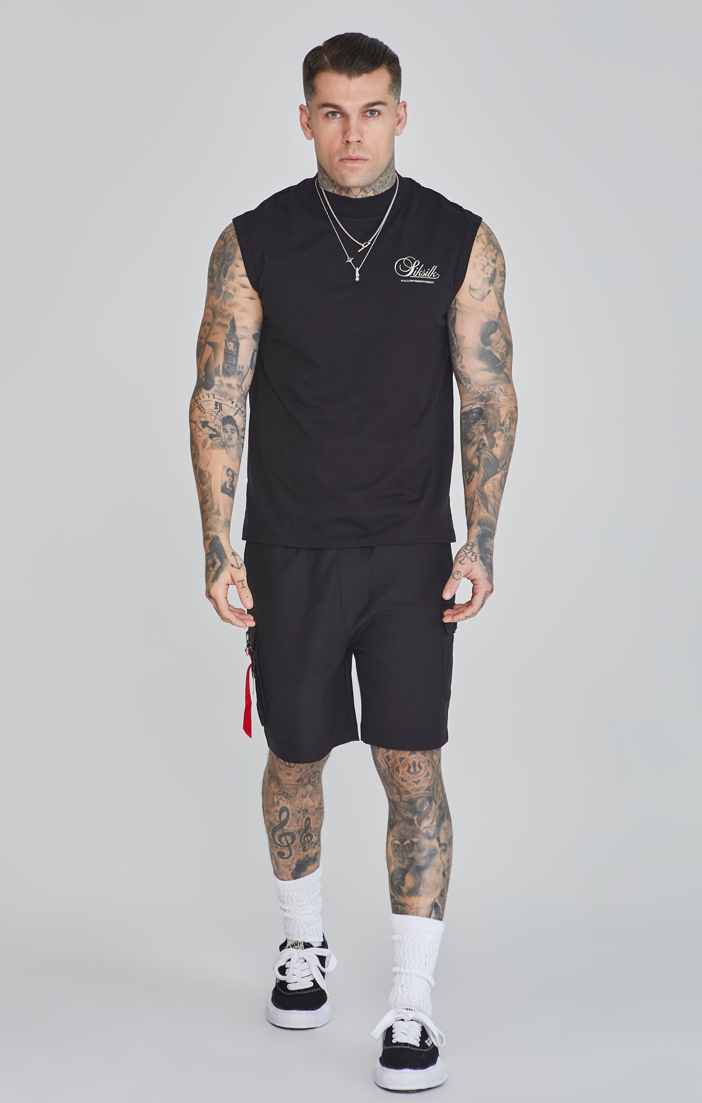 Pantaloncini cargo in nero SikSilk   