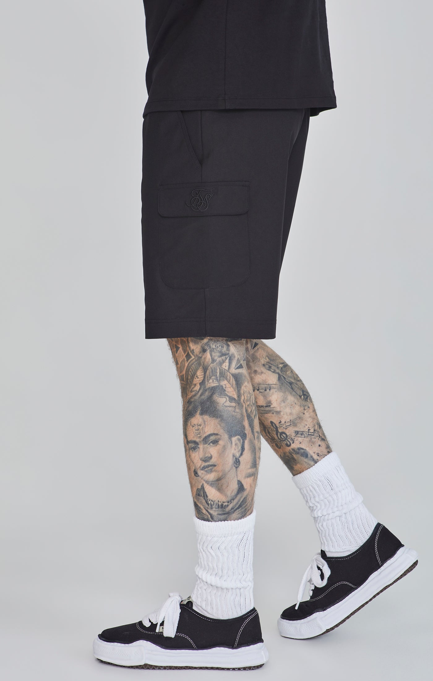 Pantaloncini cargo in nero SikSilk   