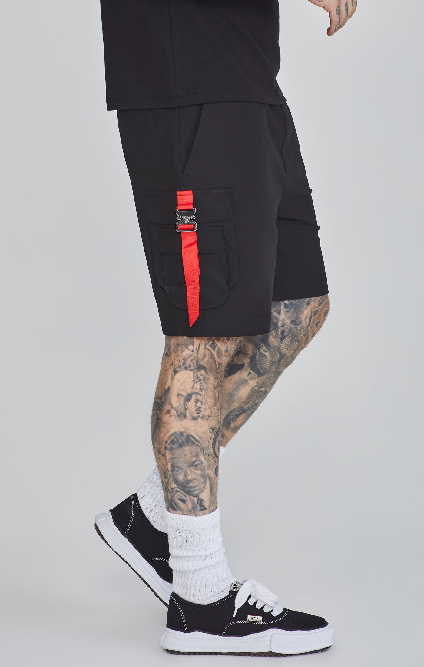 Pantaloncini cargo in nero SikSilk   