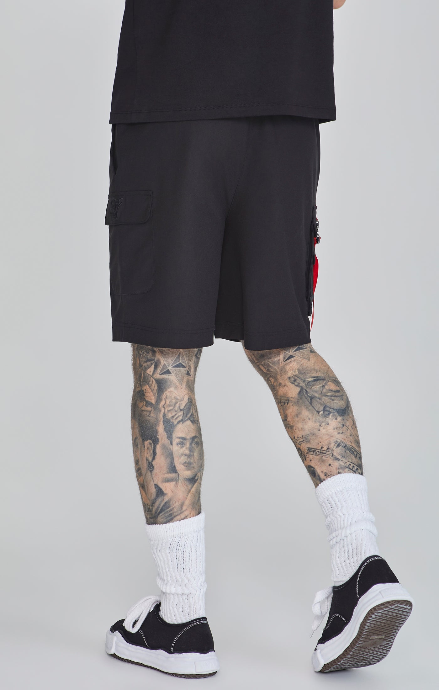 Pantaloncini cargo in nero SikSilk   