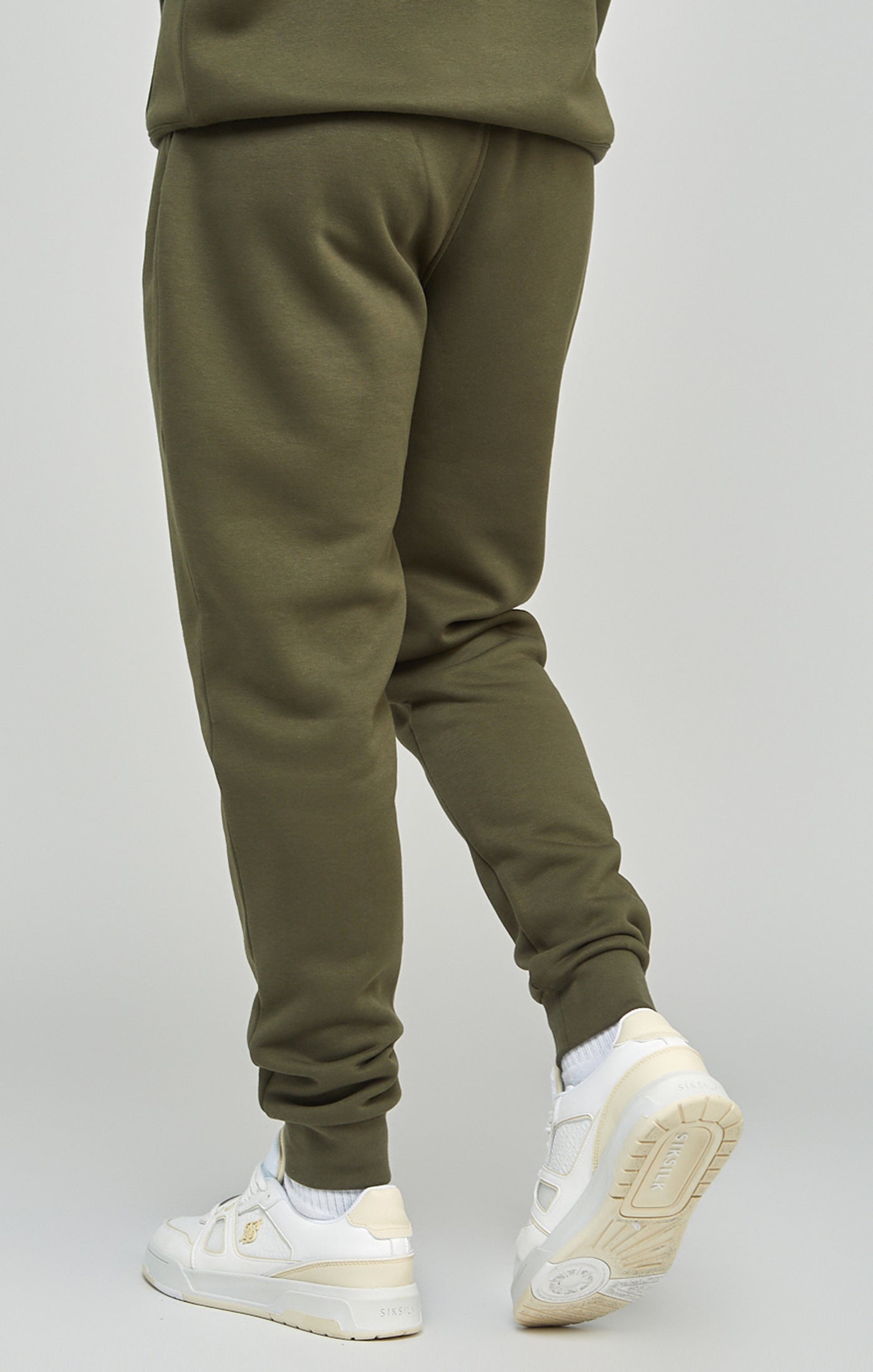 Jogger essenziale con risvolto in pantaloni color kaki SikSilk   