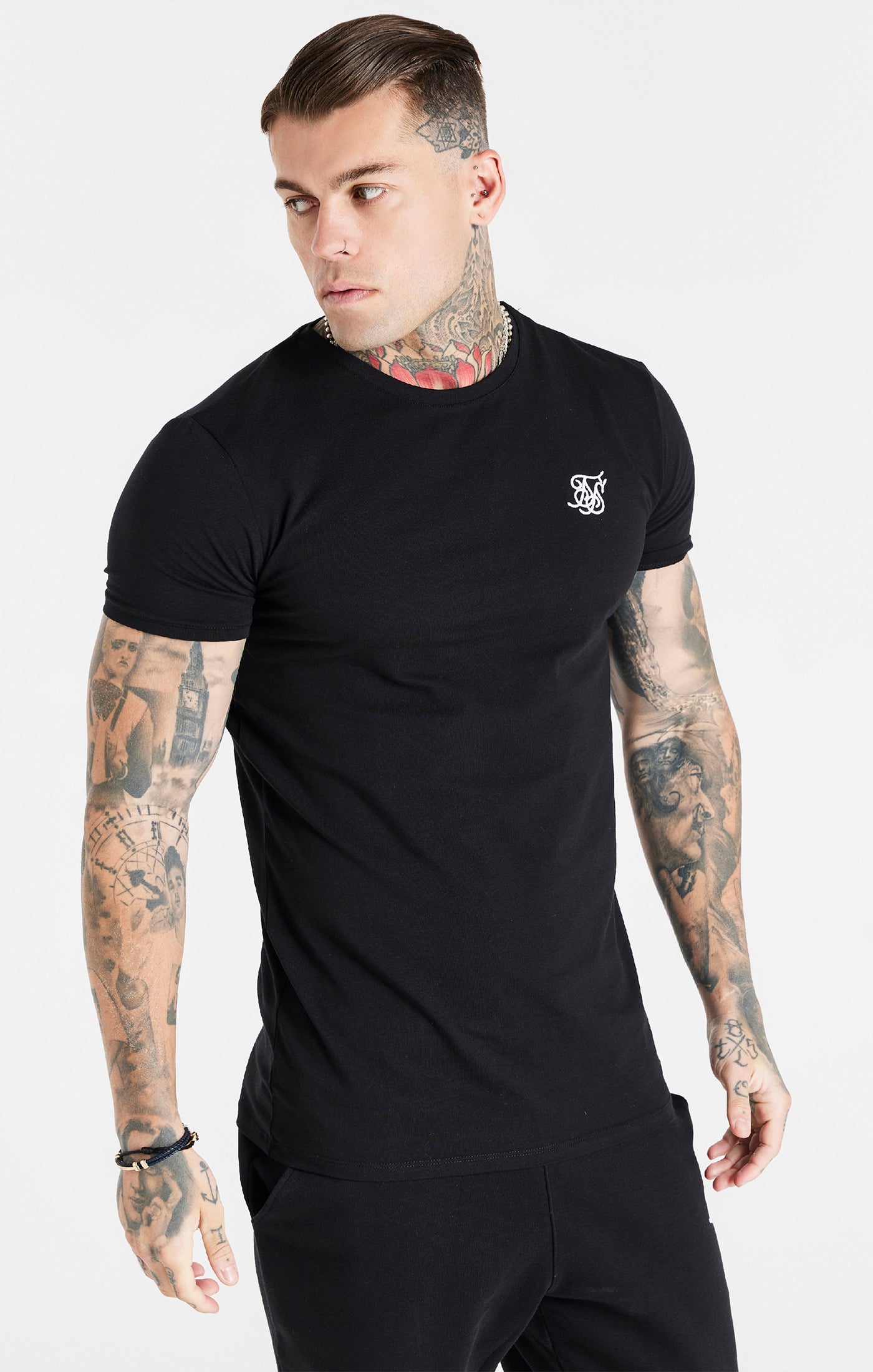 Maglietta Essential a maniche corte dal taglio muscolare in nero Magliette SikSilk   