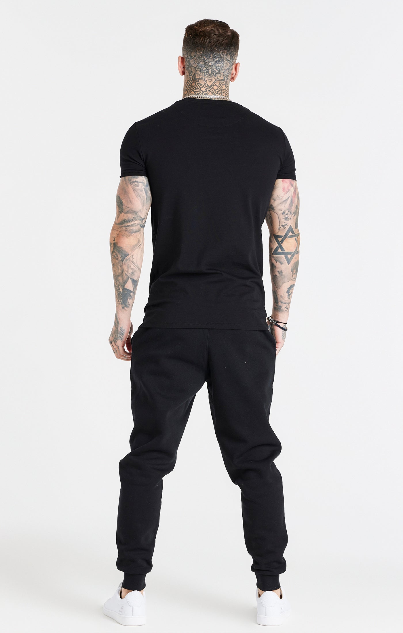 Maglietta Essential a maniche corte dal taglio muscolare in nero Magliette SikSilk   