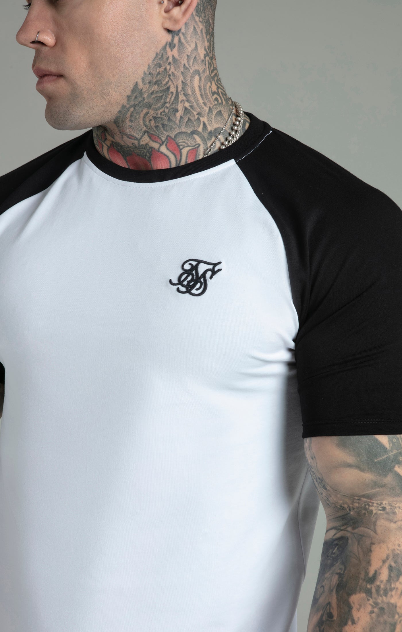 Maglietta Raglan in Bianco/Nero Magliette SikSilk   