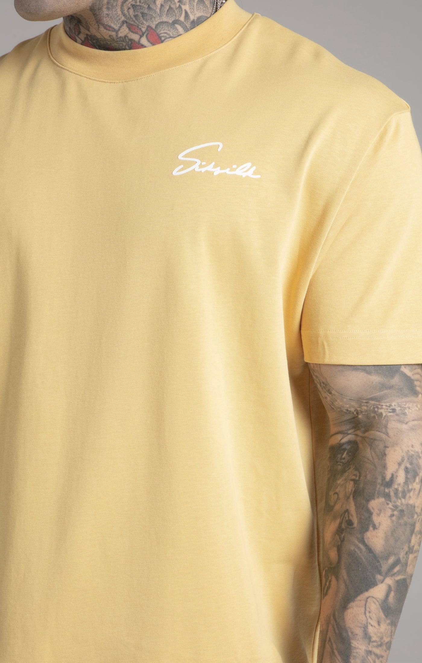 Maglietta Script in giallo Magliette SikSilk   