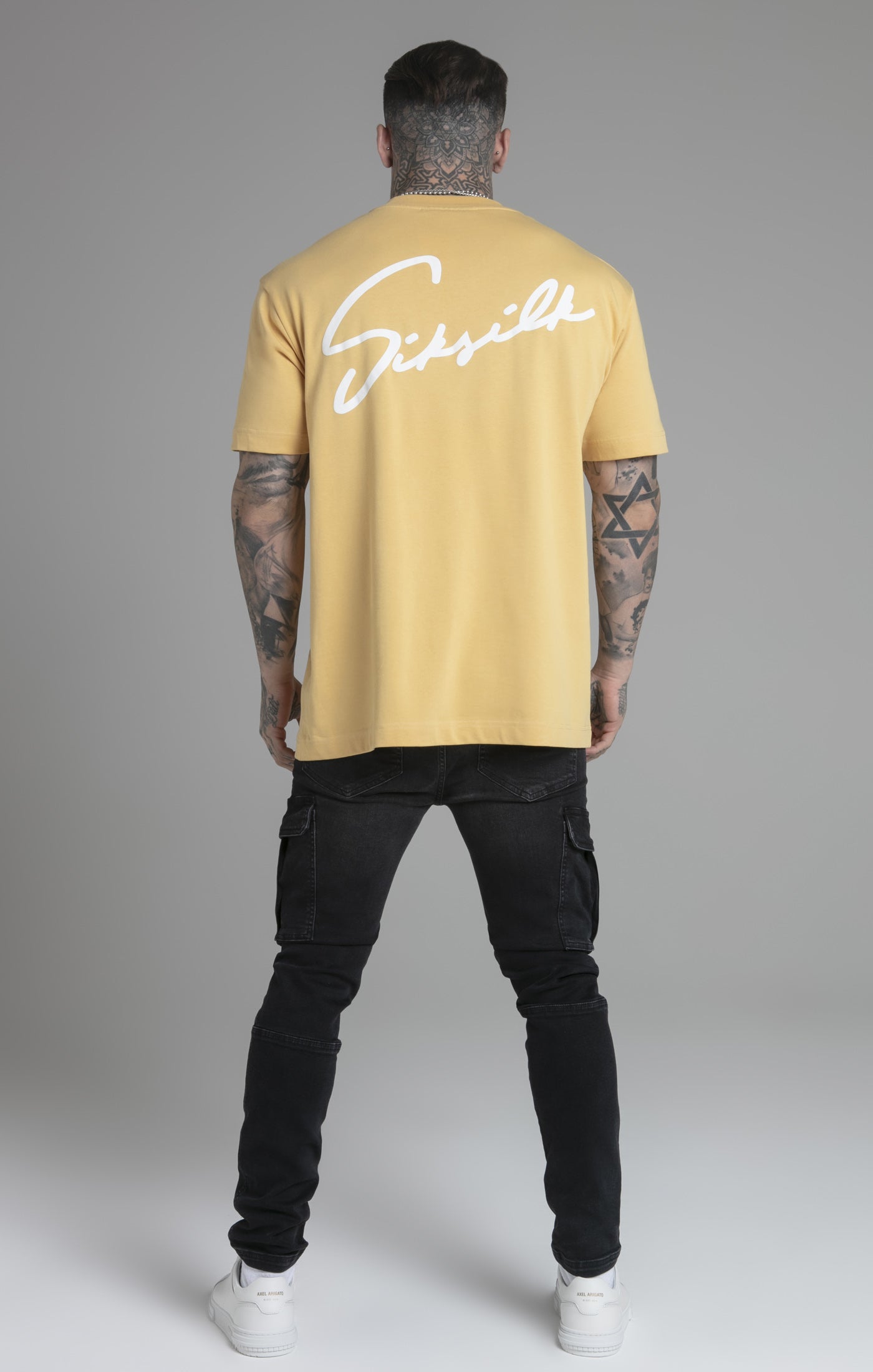 Maglietta Script in giallo Magliette SikSilk   