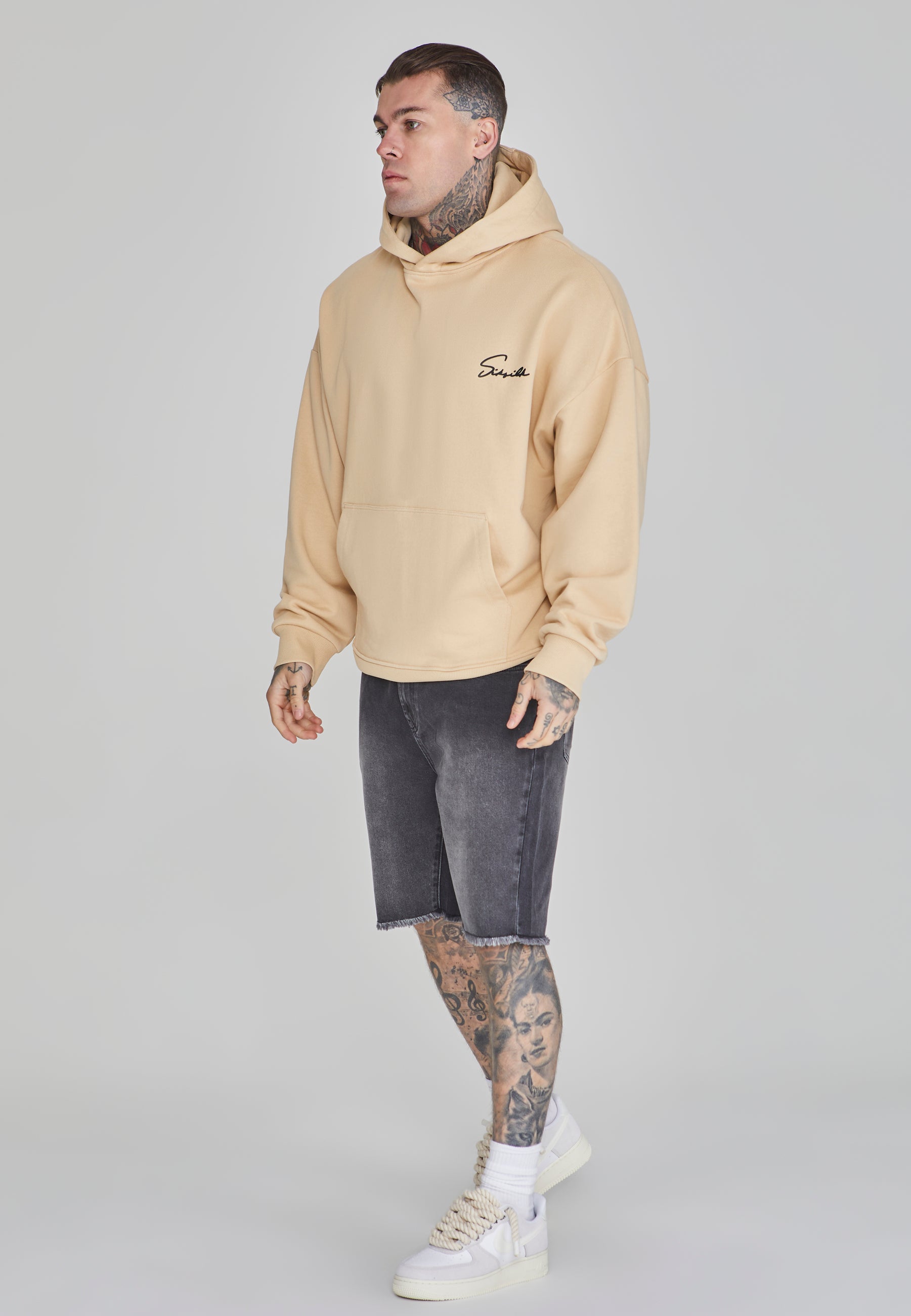 Felpa con cappuccio Script in beige Felpa con cappuccio SikSilk   