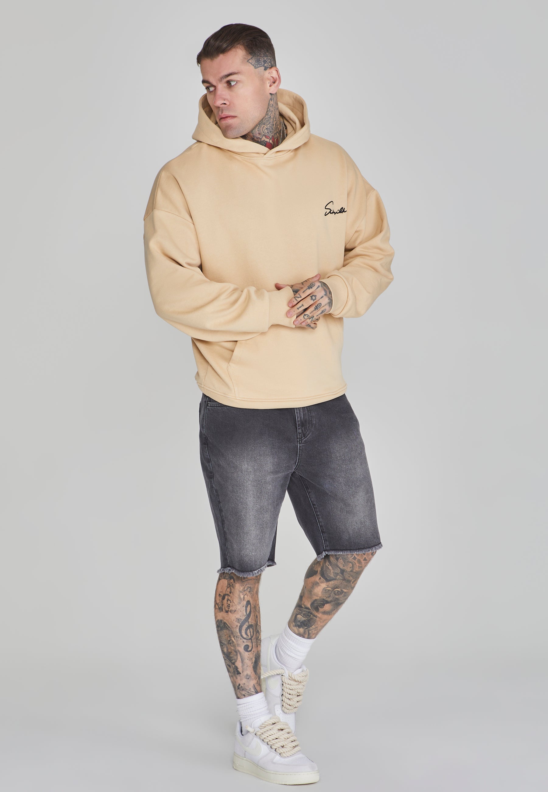 Felpa con cappuccio Script in beige Felpa con cappuccio SikSilk   