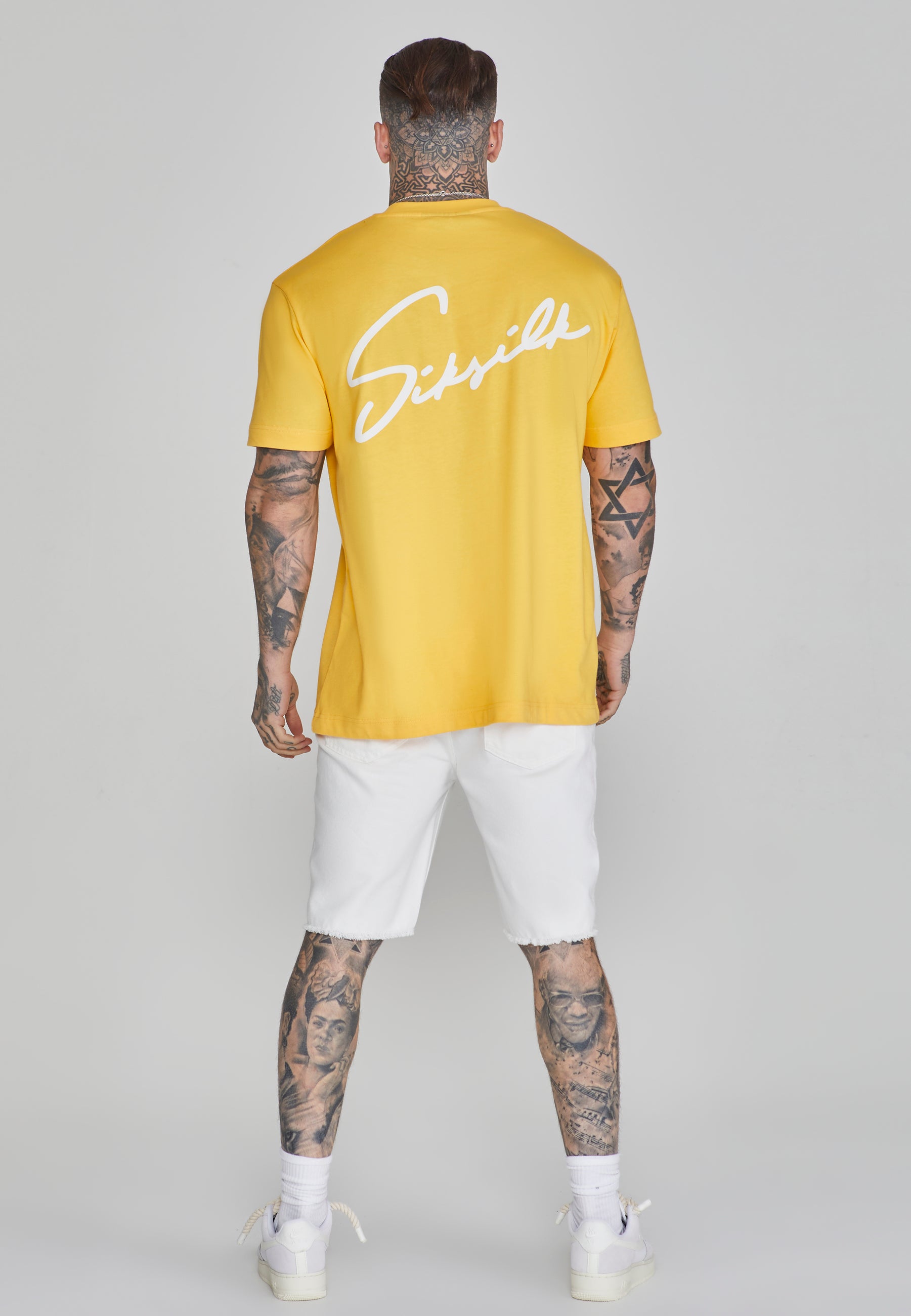 Maglietta Script in giallo Magliette SikSilk   