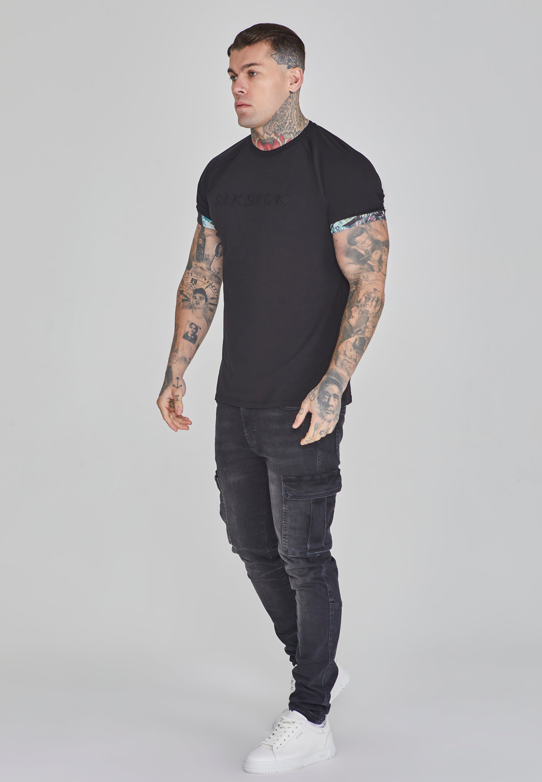 Maglietta con maniche arrotolate in nero Magliette SikSilk   