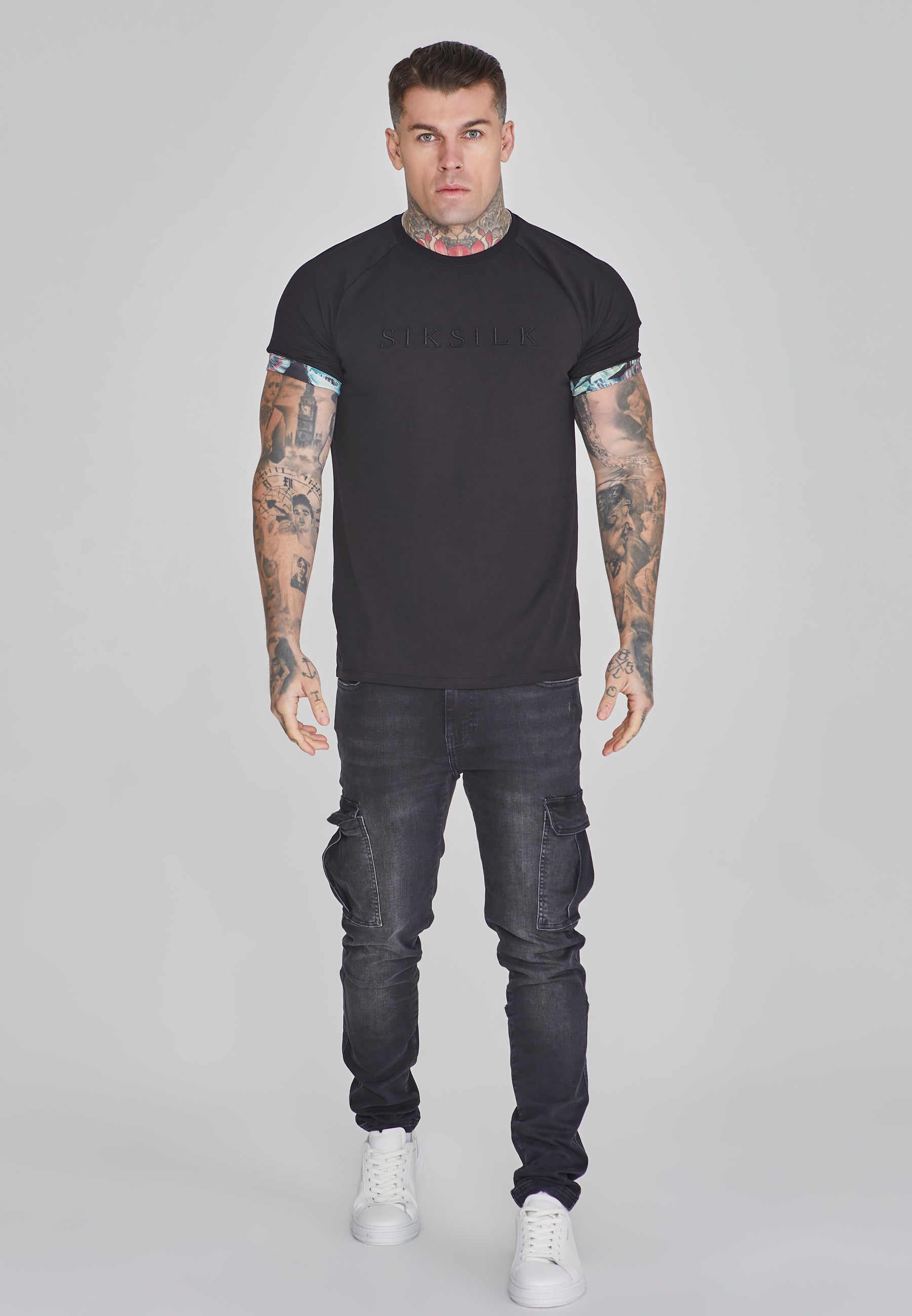 Maglietta con maniche arrotolate in nero Magliette SikSilk   