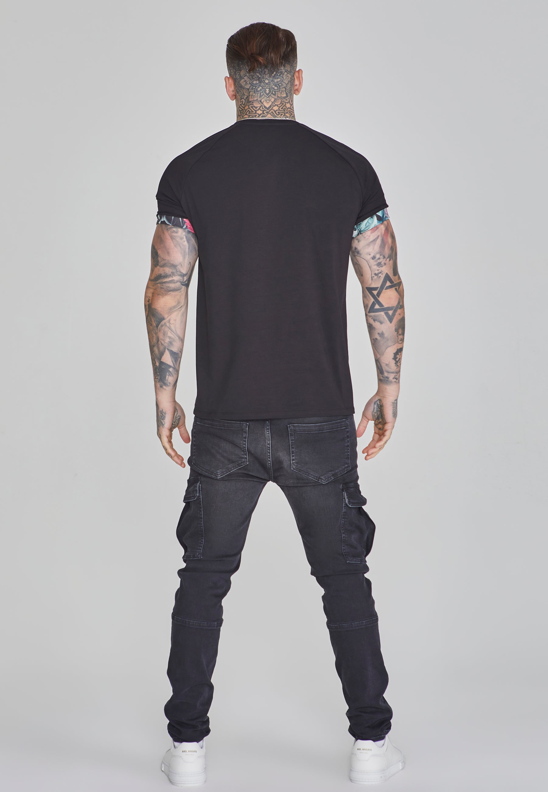 Maglietta con maniche arrotolate in nero Magliette SikSilk   