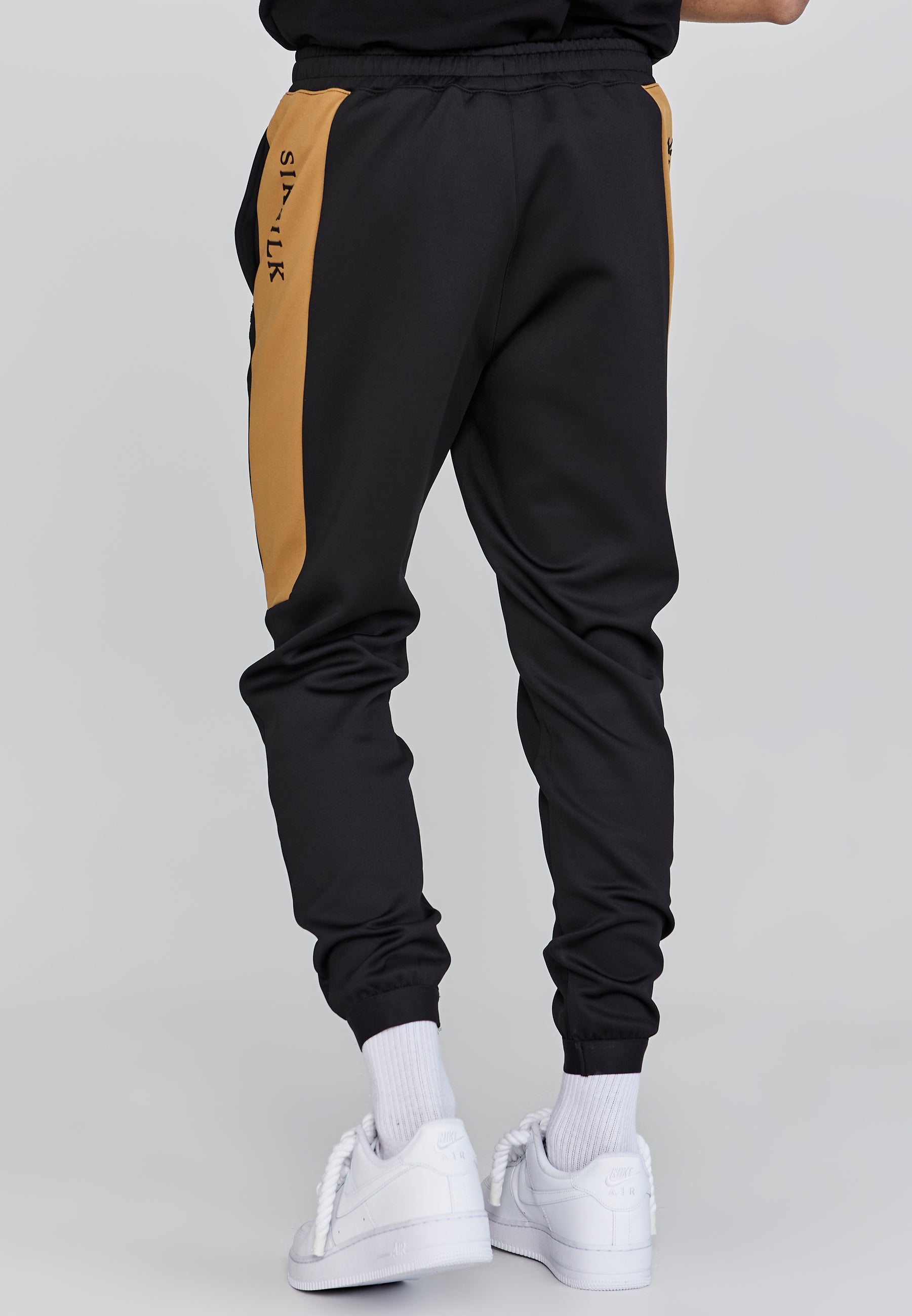 Joggers muscolosi in nero Pantaloni SikSilk   