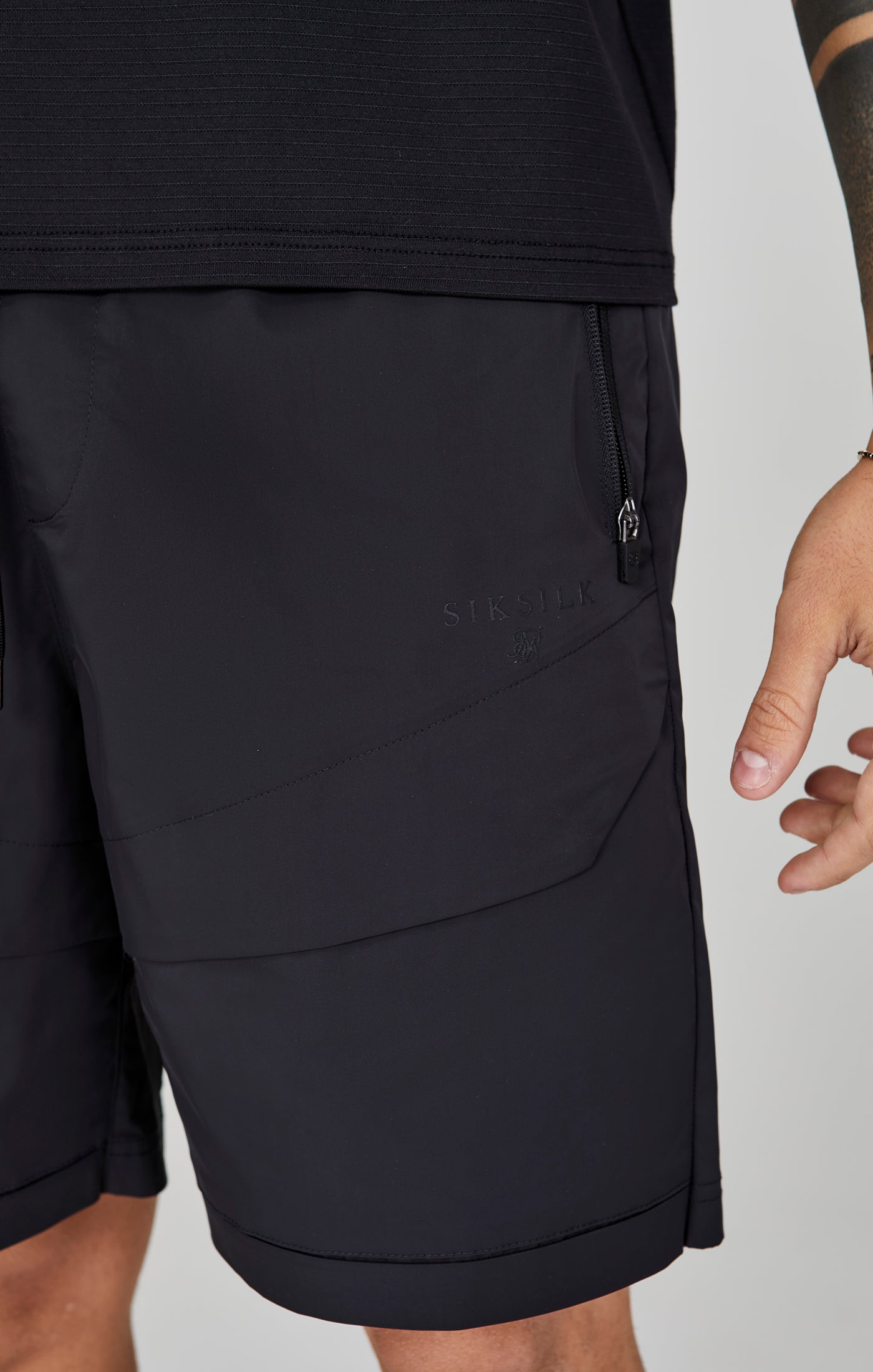 Pantaloncini Cargo in nero SikSilk   