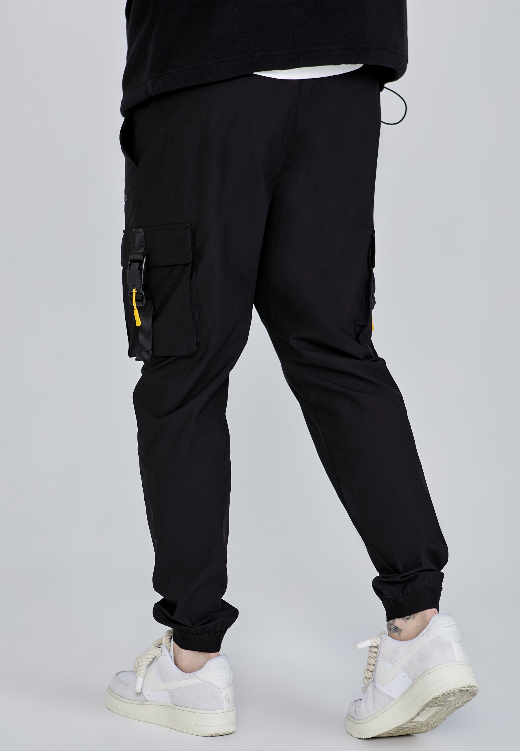 Pantaloni Cargo in nero Pantaloni SikSilk   