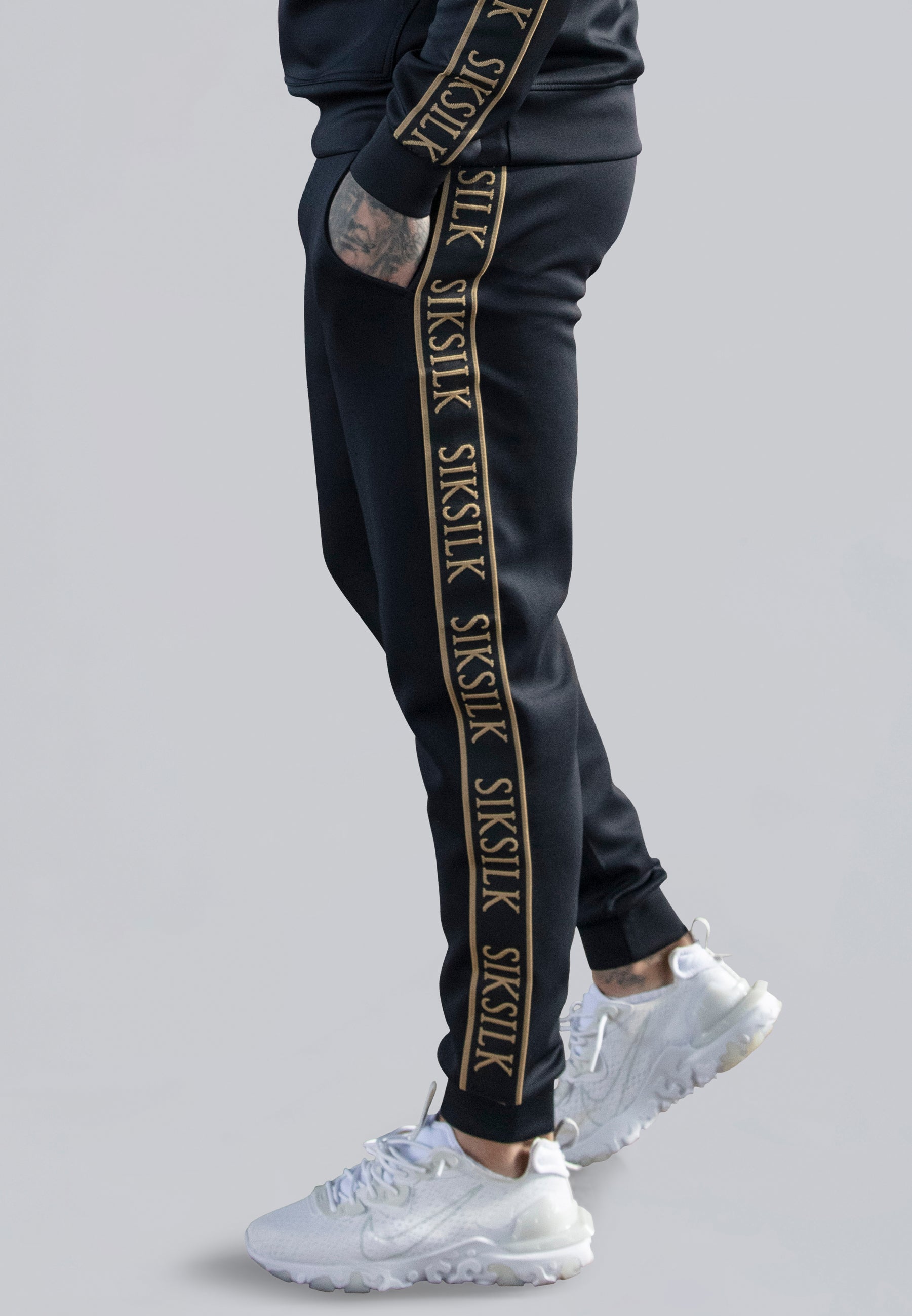 Joggers muscolosi in nero Pantaloni SikSilk   